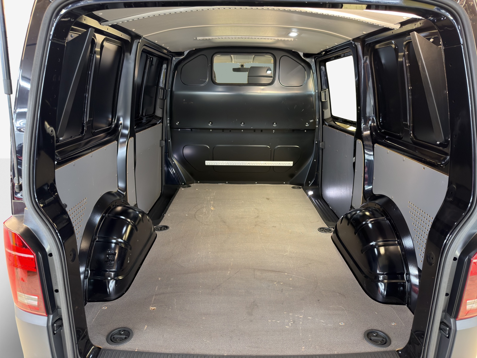 VW T6.1 2.0 TDI DSG-image-12