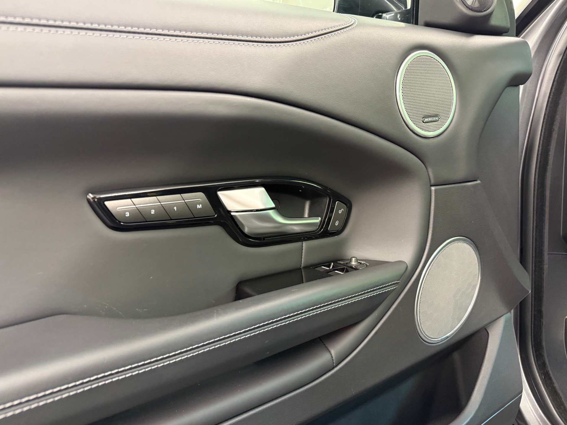 LAND ROVER Range Rover Evoque 2.0 RR-Sport-image-19