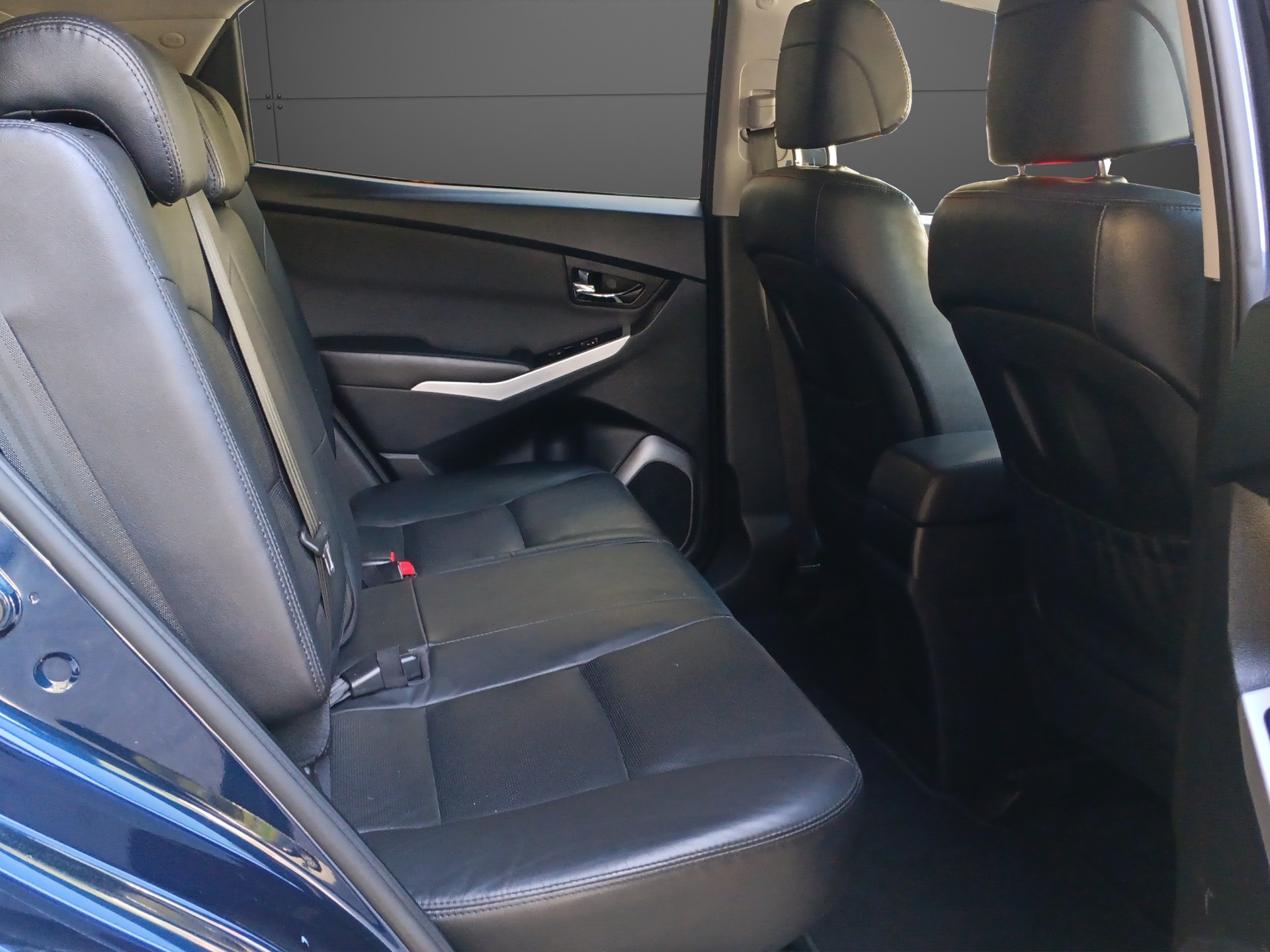 KGM-SsangYong Korando 2.2 e-XDi Sapphire 4WD Automatic-image-16