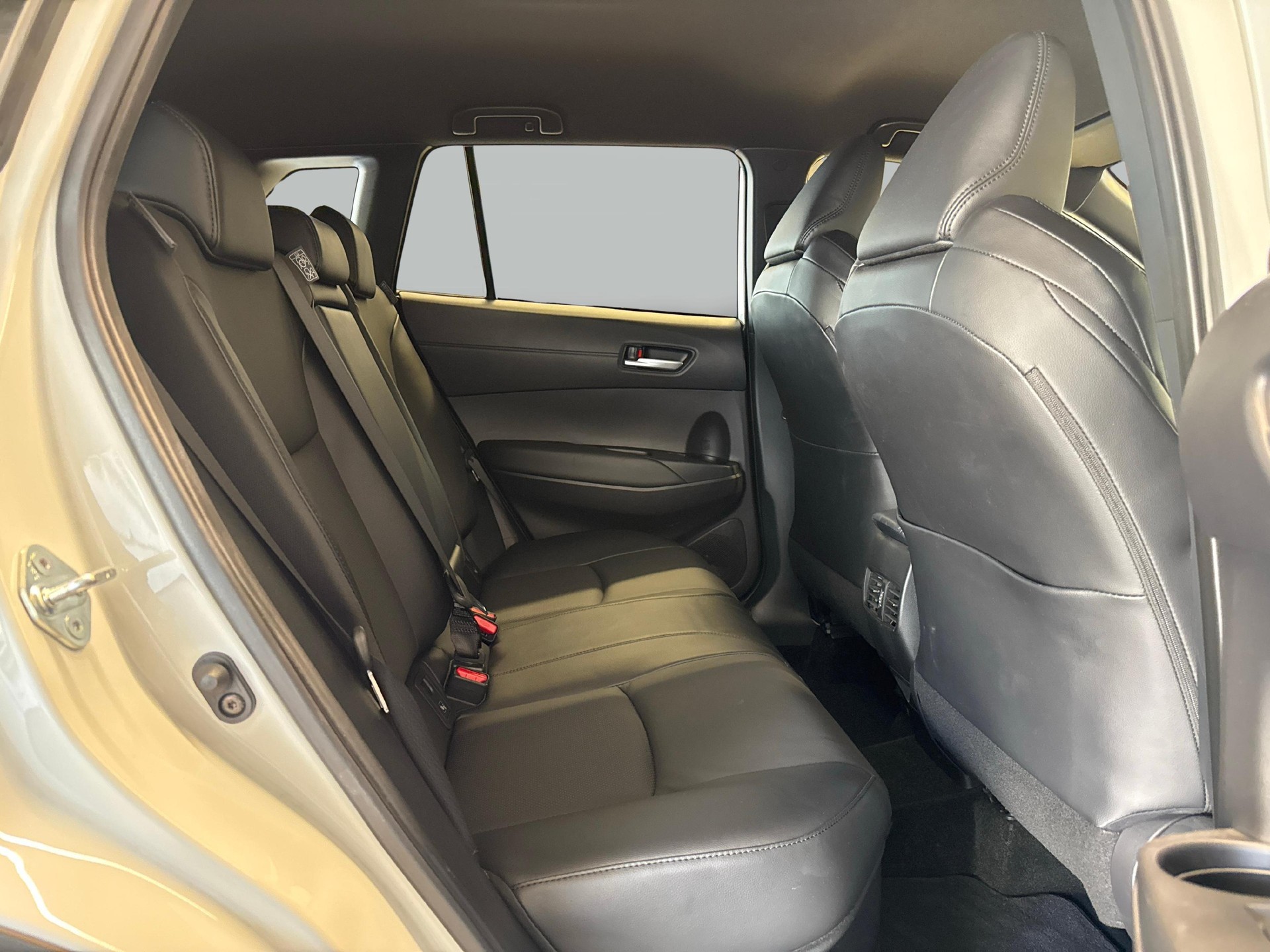 TOYOTA Corolla Cross 2.0 HSD Premium AWD-i + Gancio traino amovibile e Ruote invernali incluse-image-9
