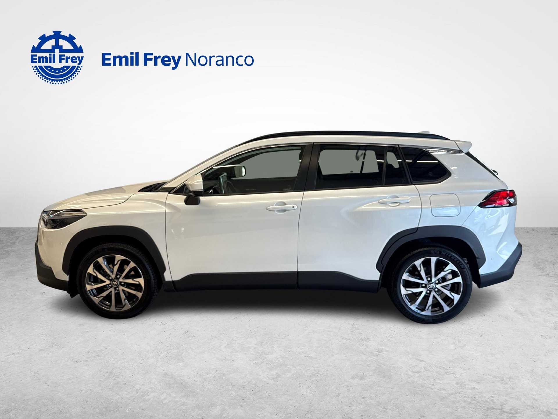 TOYOTA Corolla Cross 2.0 HSD Premium AWD-i + Gancio traino amovibile e Ruote invernali incluse-showroom-element-1