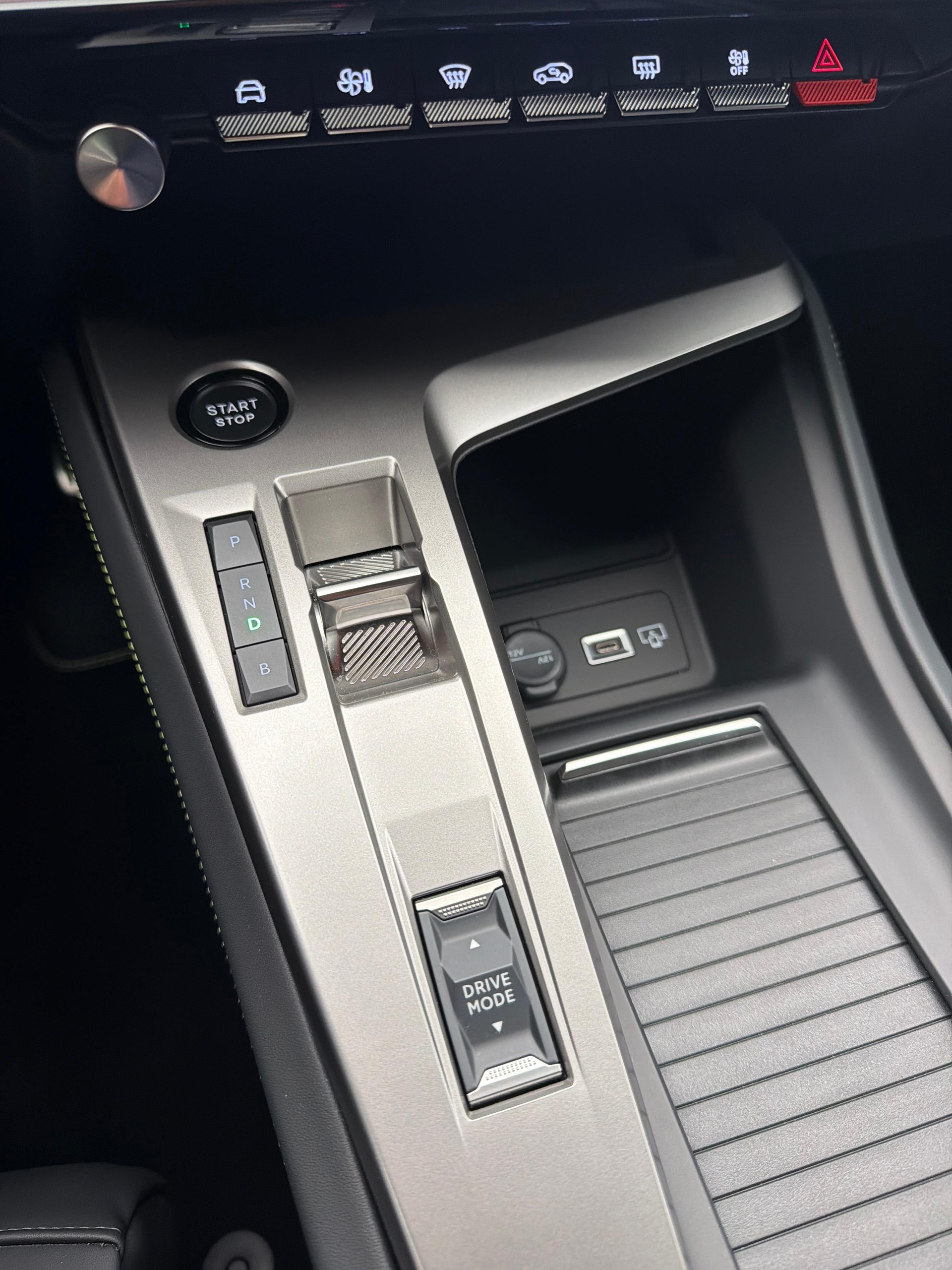 PEUGEOT 308 SW 1.6 PHEV 195 GT-image-19
