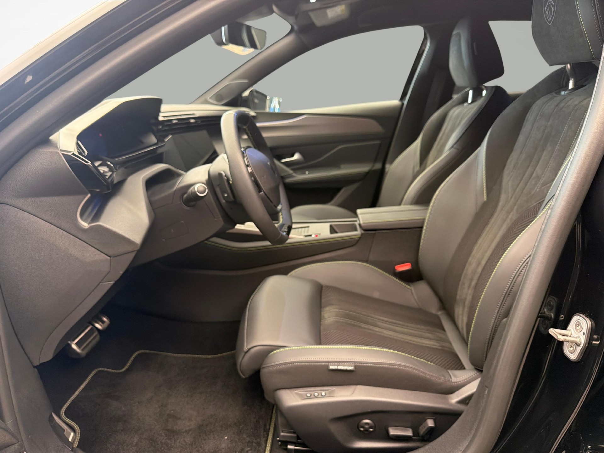 PEUGEOT 308 SW 1.6 PHEV 195 GT-image-9