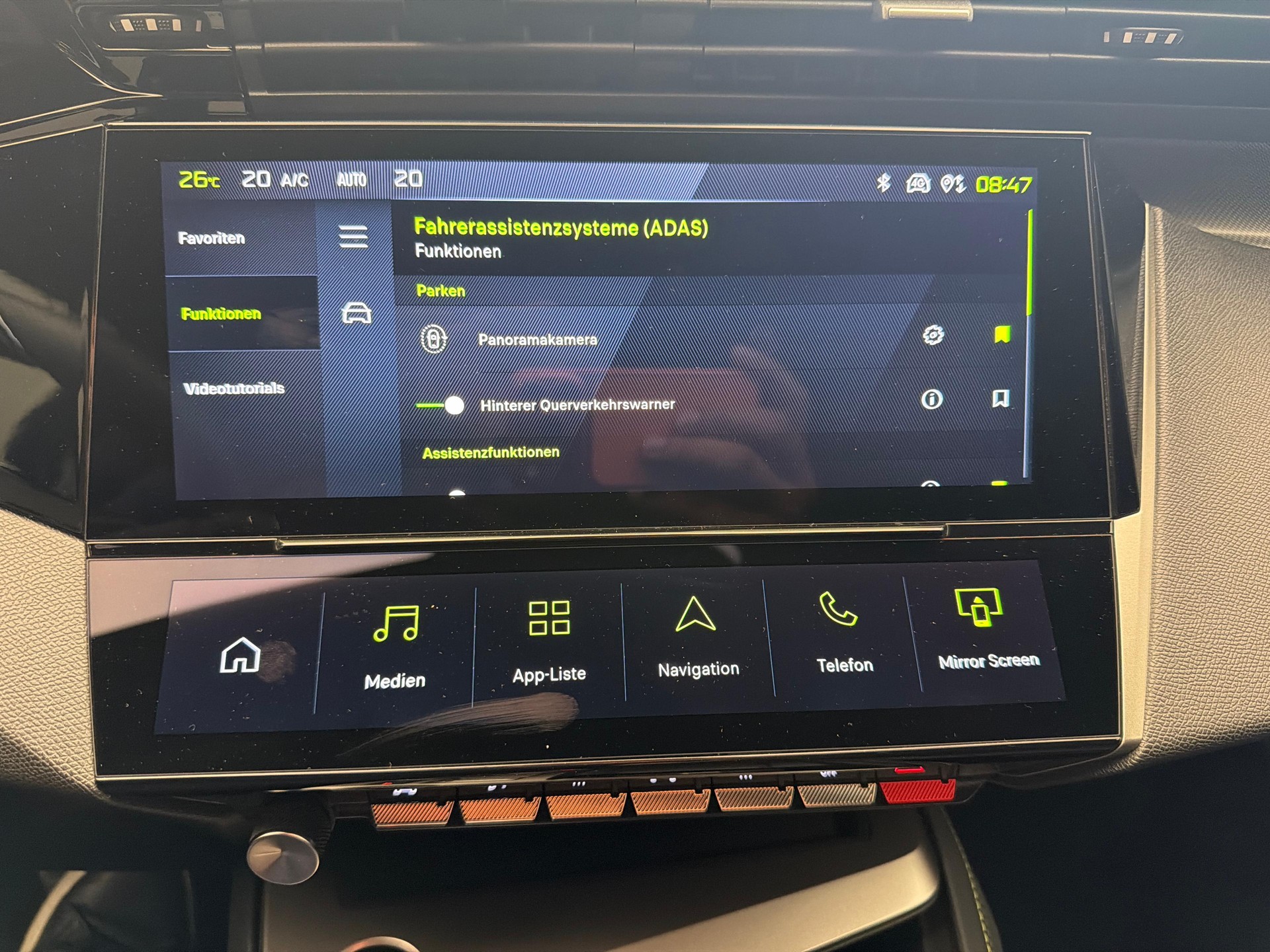 PEUGEOT 308 SW 1.6 PHEV 195 GT-image-16
