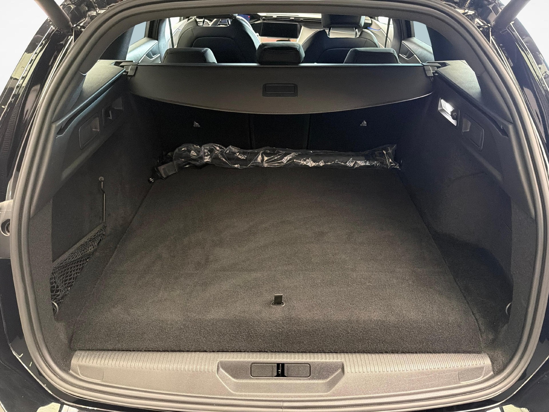 PEUGEOT 308 SW 1.6 PHEV 195 GT-image-11