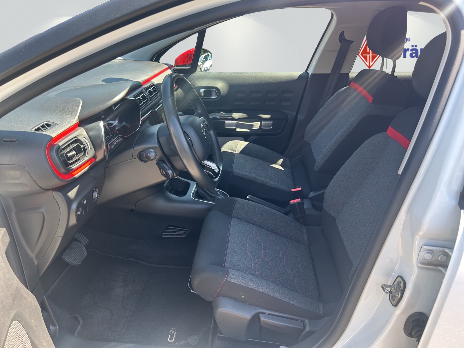 CITROEN C3 1.2 PureTech Shine-image-7