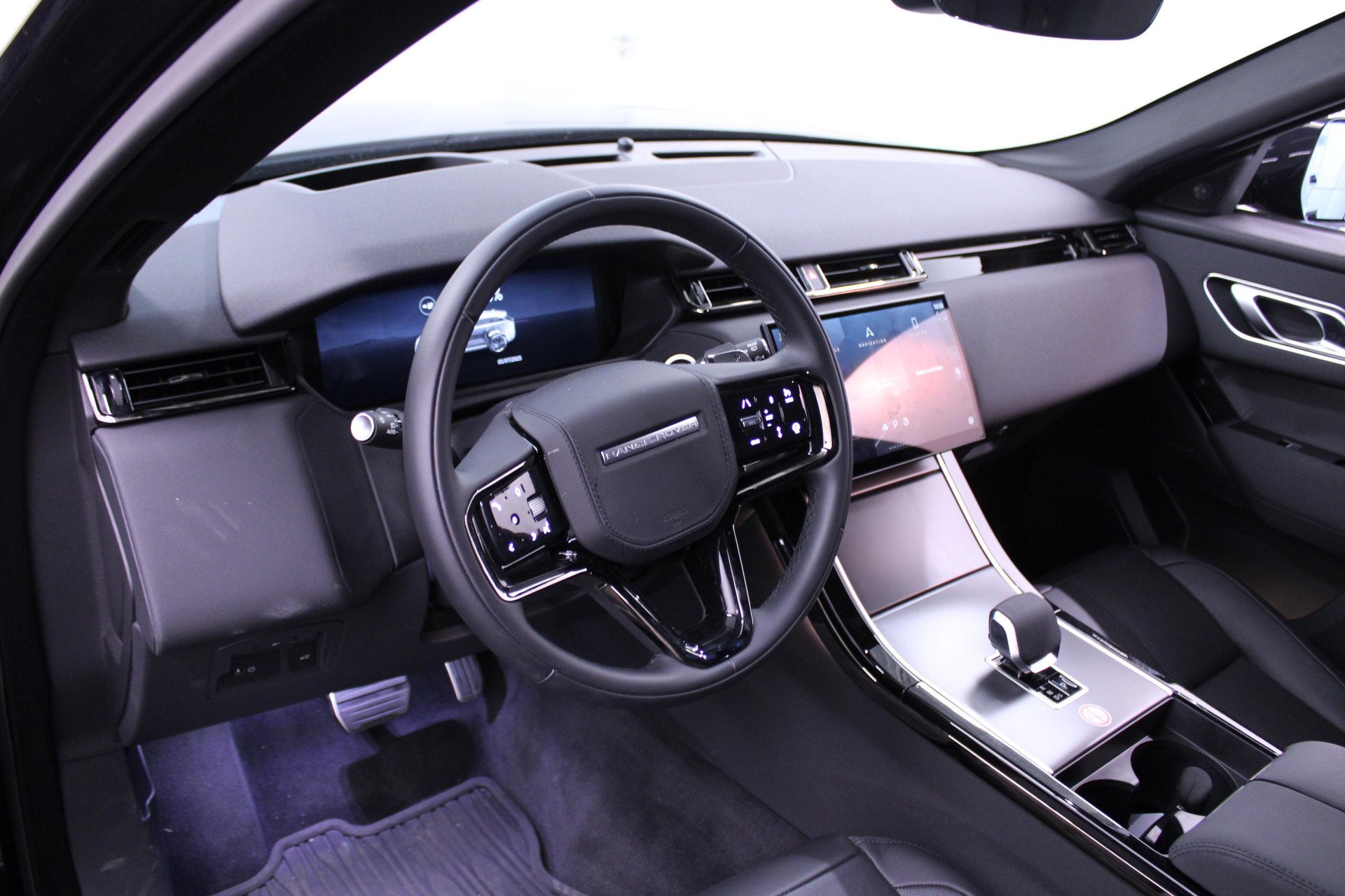 LAND ROVER Range Rover Velar 2.0 P400e Dynamic SE / Herbstprämie von 500-2000 CHF oder 1.99% Leasing-Aktion auf Occasions-Fahrzeuge-image-9