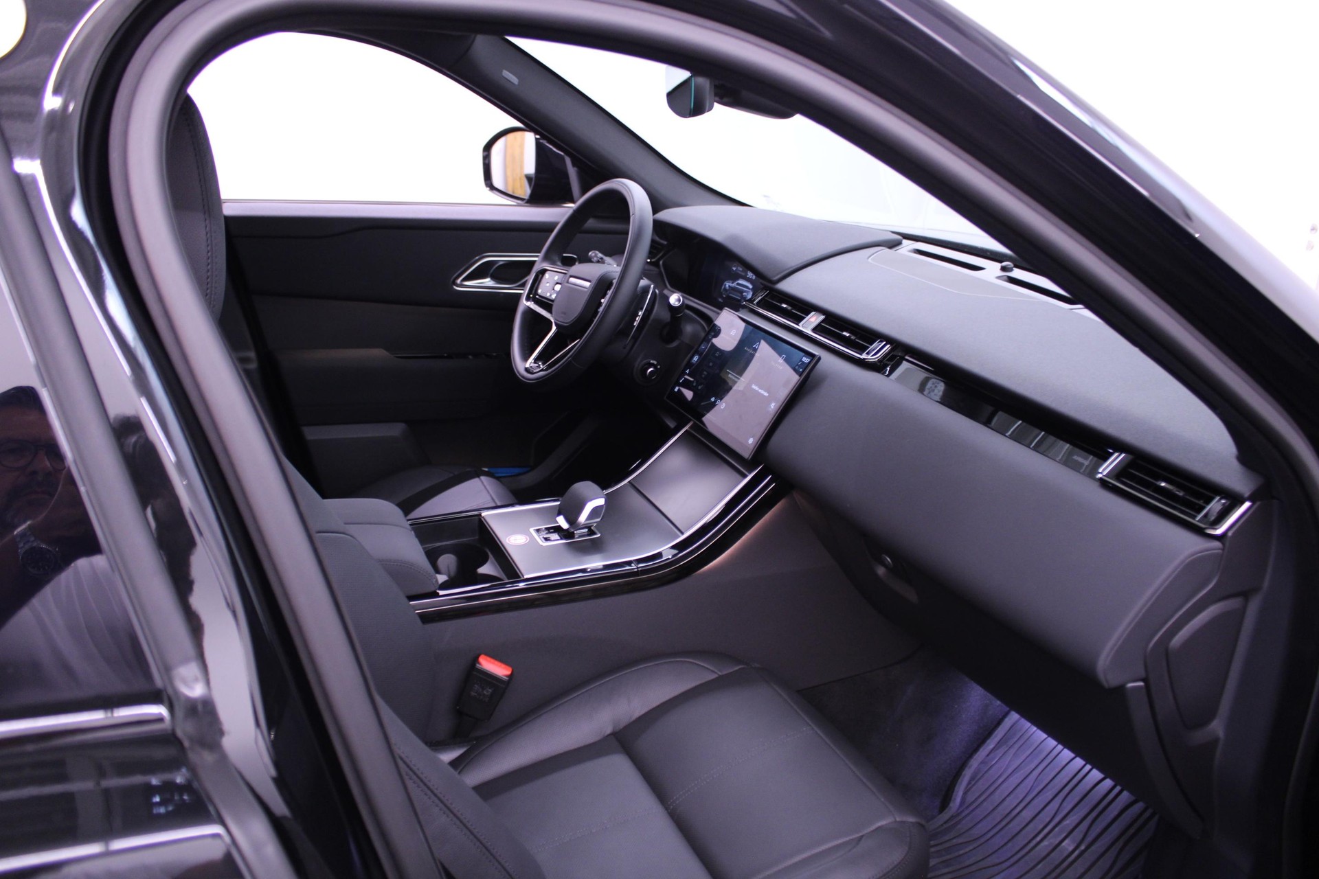 LAND ROVER Range Rover Velar 2.0 P400e Dynamic SE / Herbstprämie von 500-2000 CHF oder 1.99% Leasing-Aktion auf Occasions-Fahrzeuge-image-8