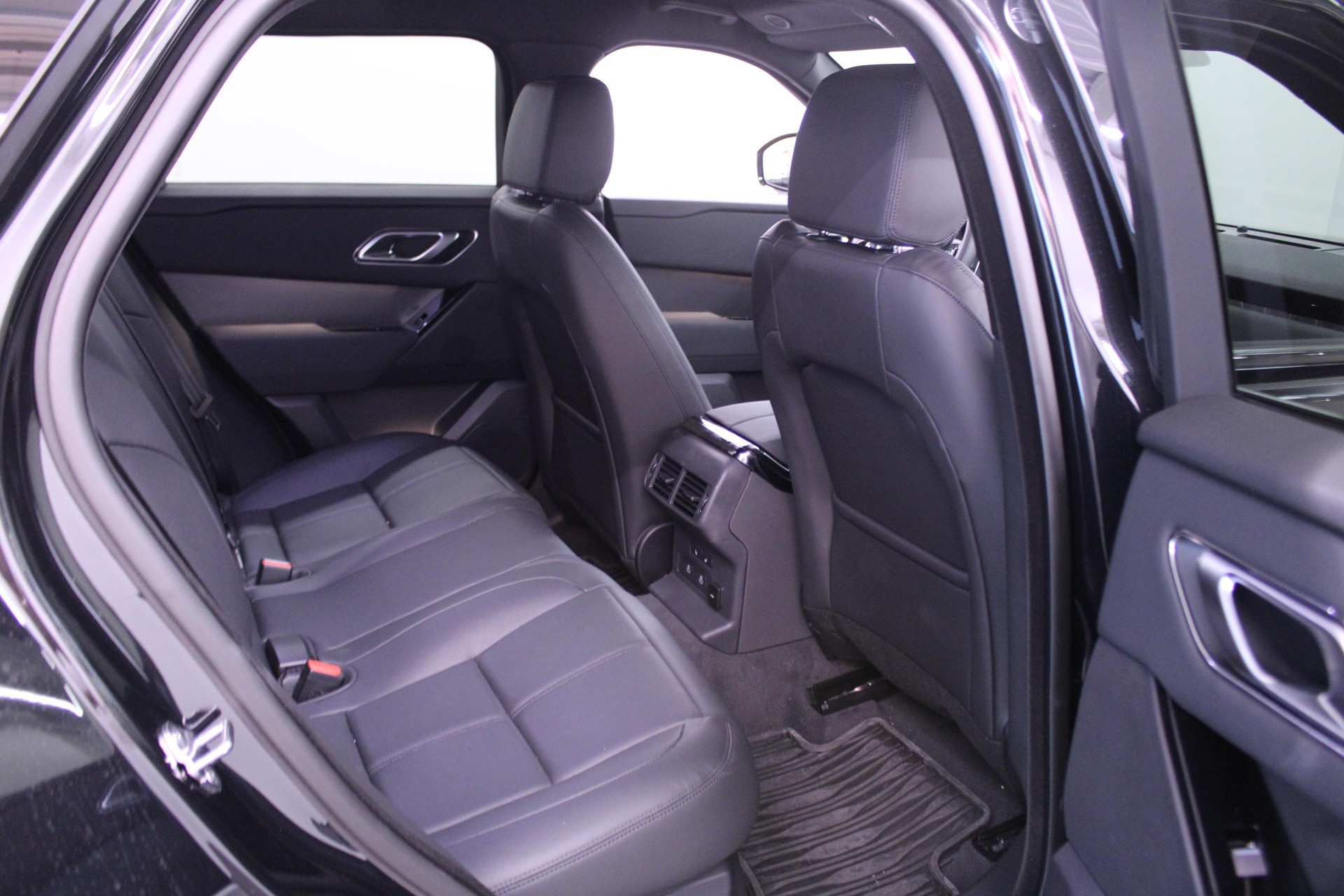 LAND ROVER Range Rover Velar 2.0 P400e Dynamic SE / Herbstprämie von 500-2000 CHF oder 1.99% Leasing-Aktion auf Occasions-Fahrzeuge-image-7