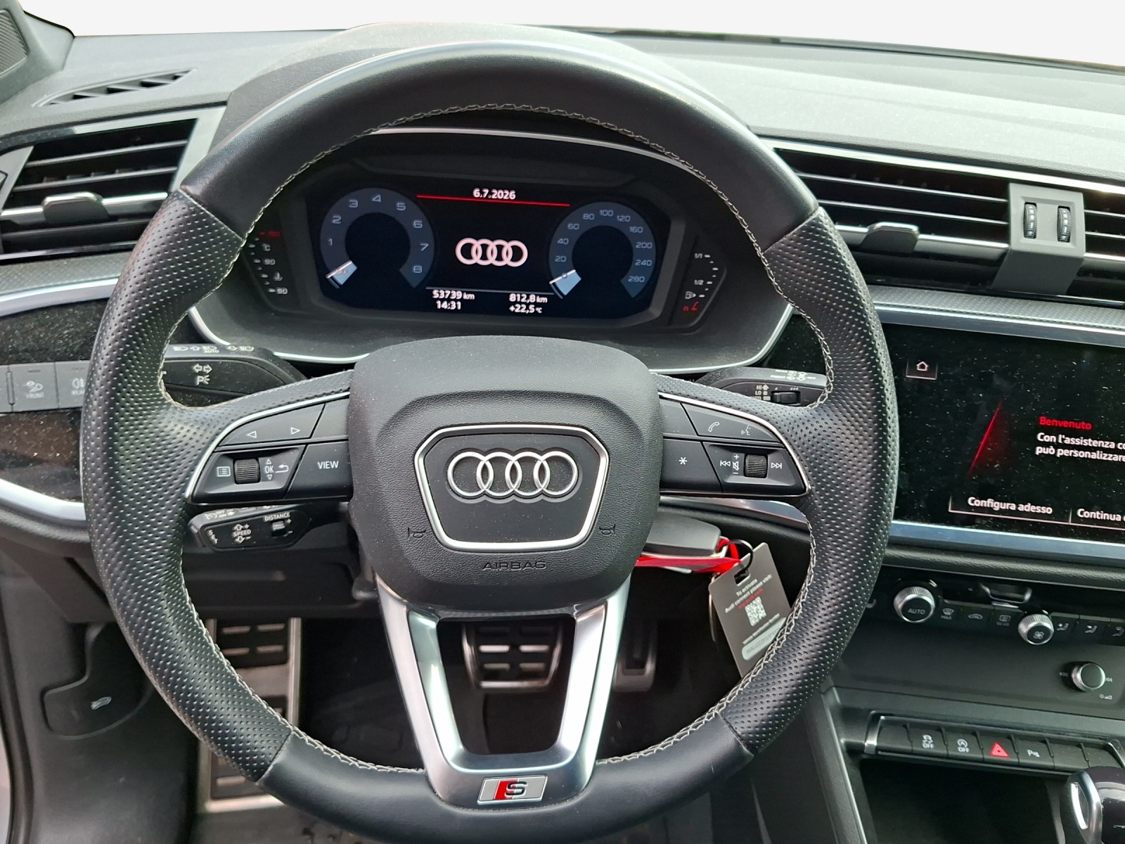 AUDI Q3 40 TFSI advanced quattro S-tronic-image-9