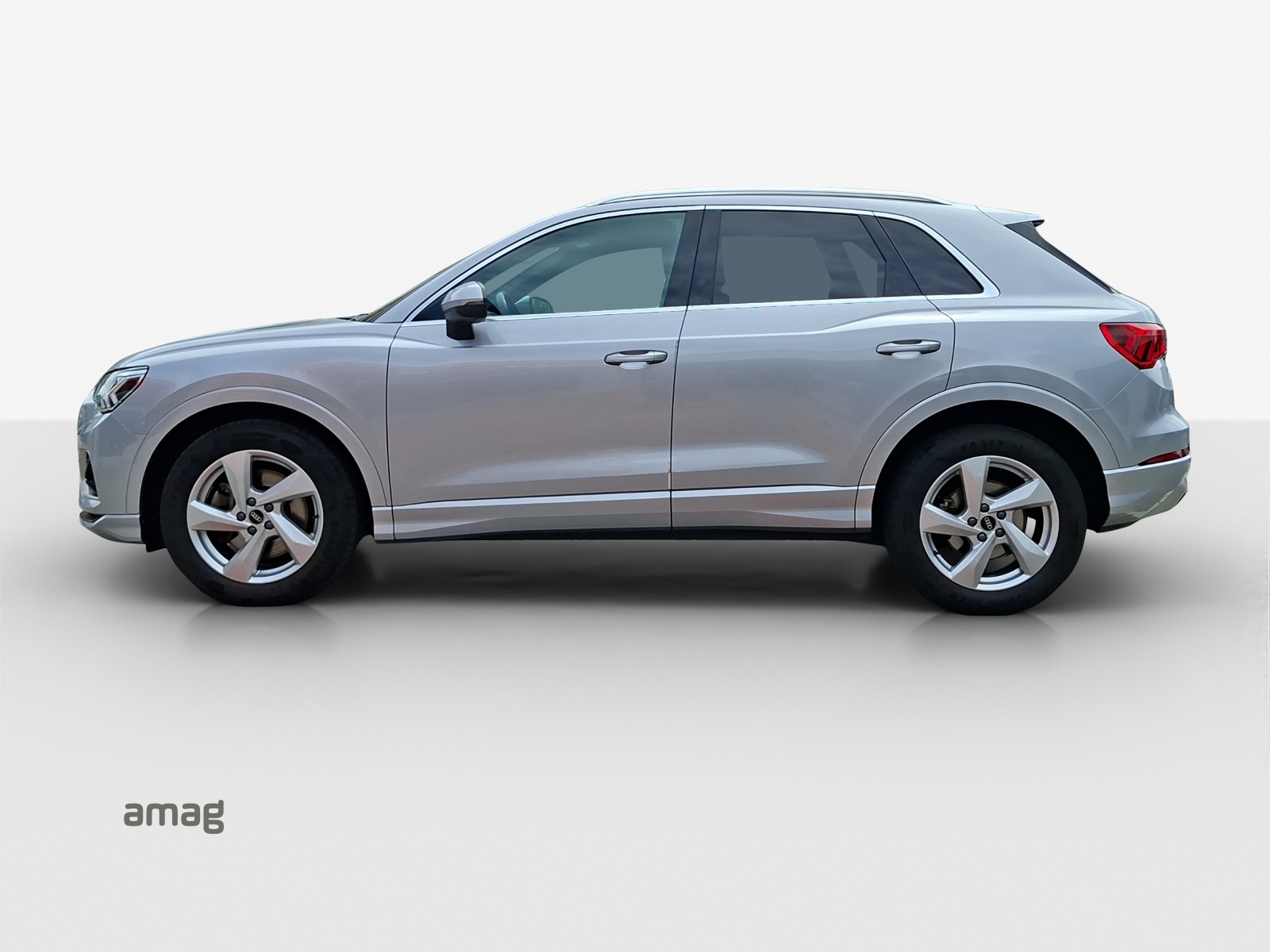 AUDI Q3 40 TFSI advanced quattro S-tronic-showroom-element-1