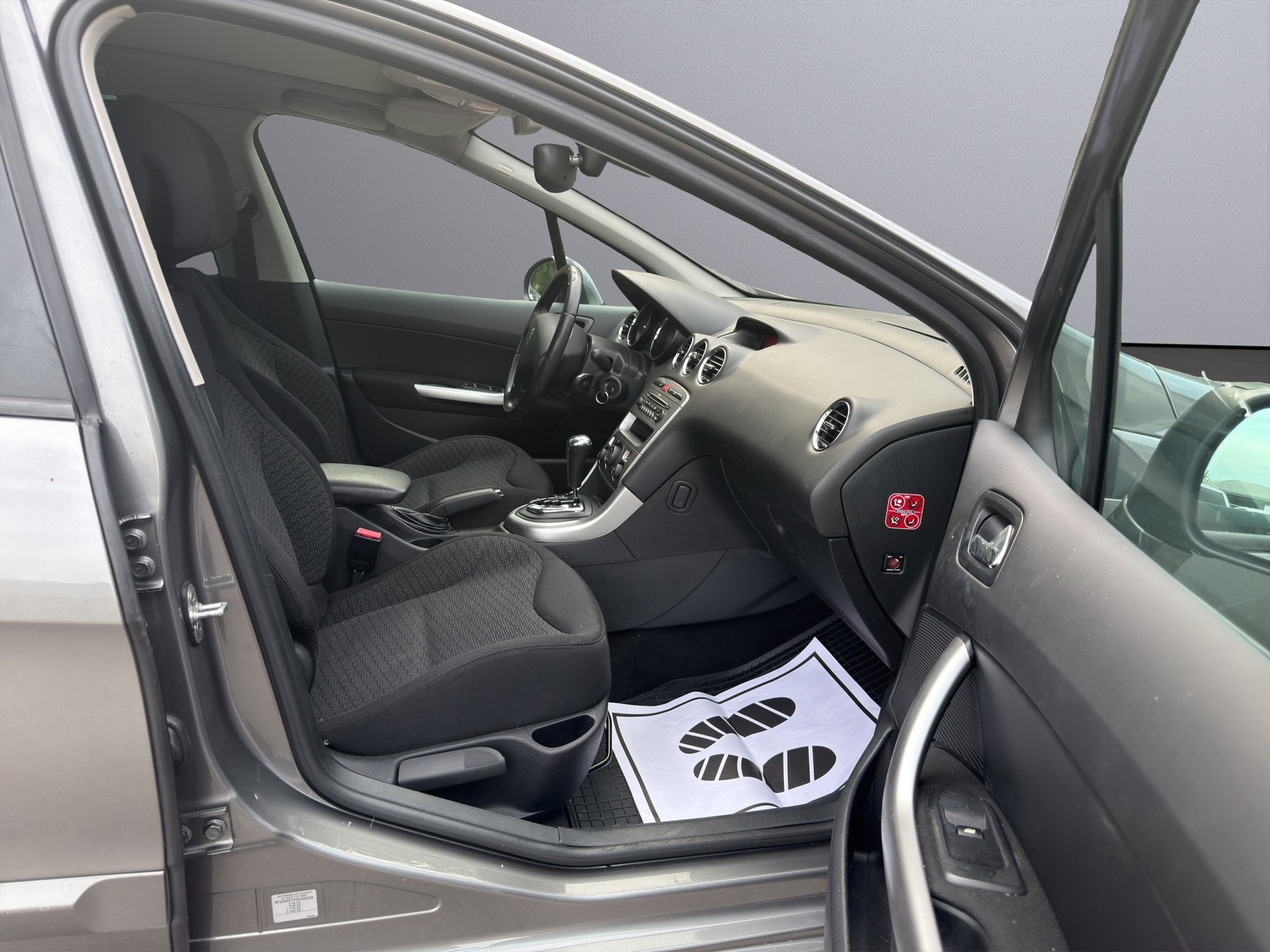 PEUGEOT 308 SW 1.6 16V Turbo Sport Automatic-image-9