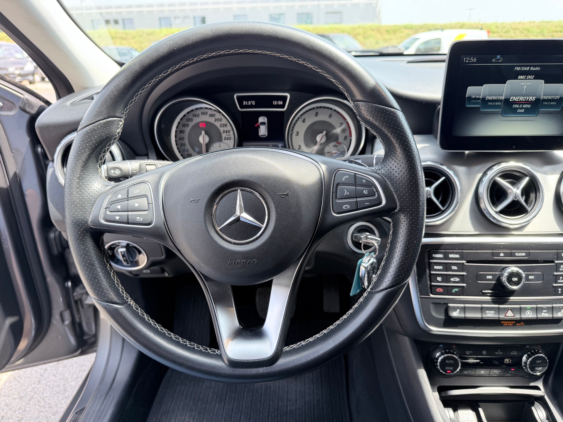 MERCEDES-BENZ GLA 200 Night Star 7G-DCT+++FRISCH AB MFK+++-image-7