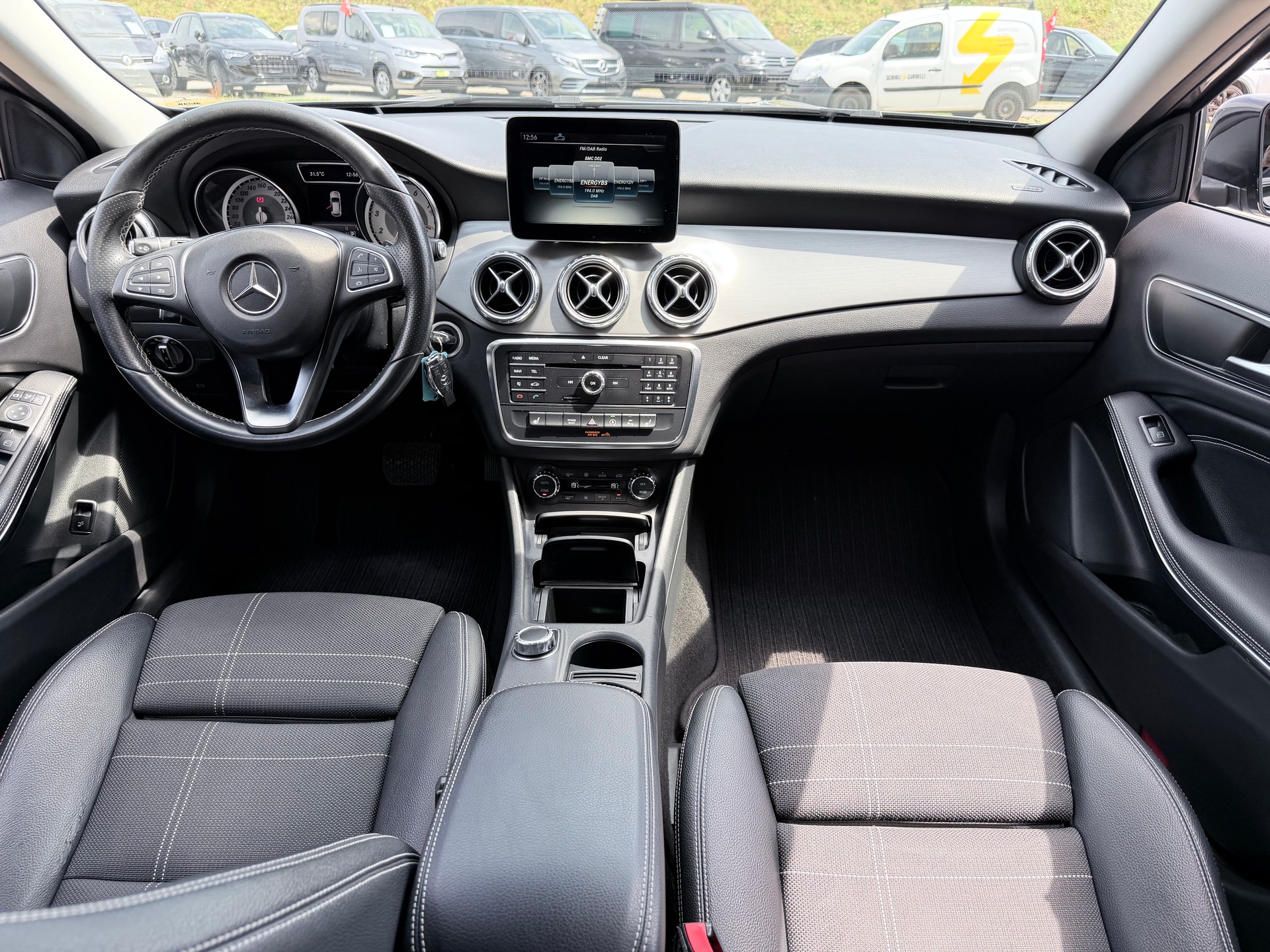 MERCEDES-BENZ GLA 200 Night Star 7G-DCT+++FRISCH AB MFK+++-image-6