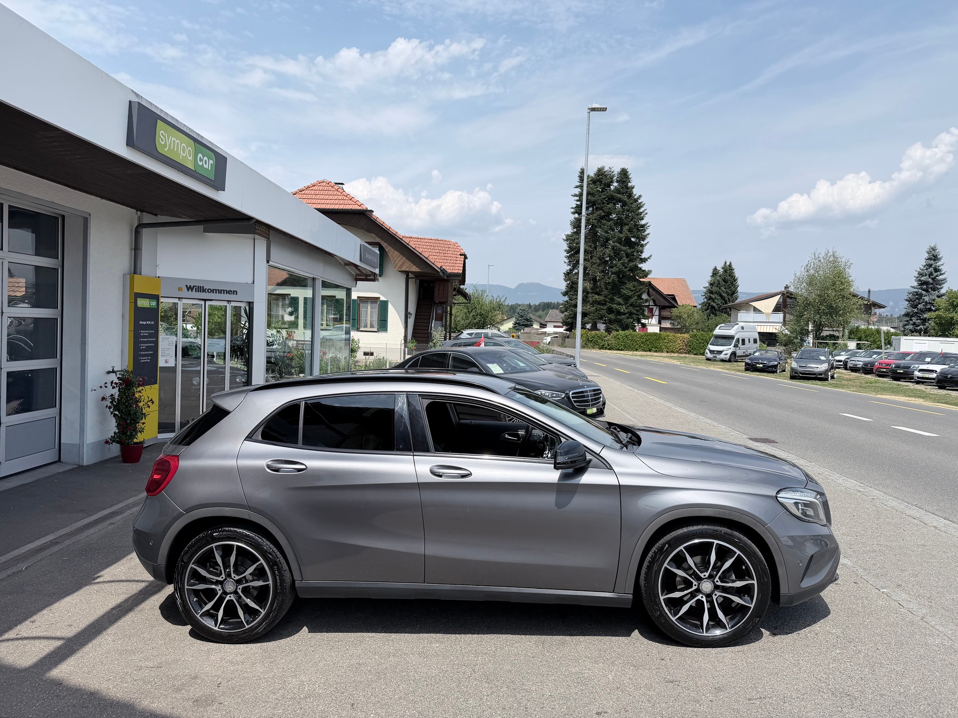 MERCEDES-BENZ GLA 200 Night Star 7G-DCT+++FRISCH AB MFK+++-image-3