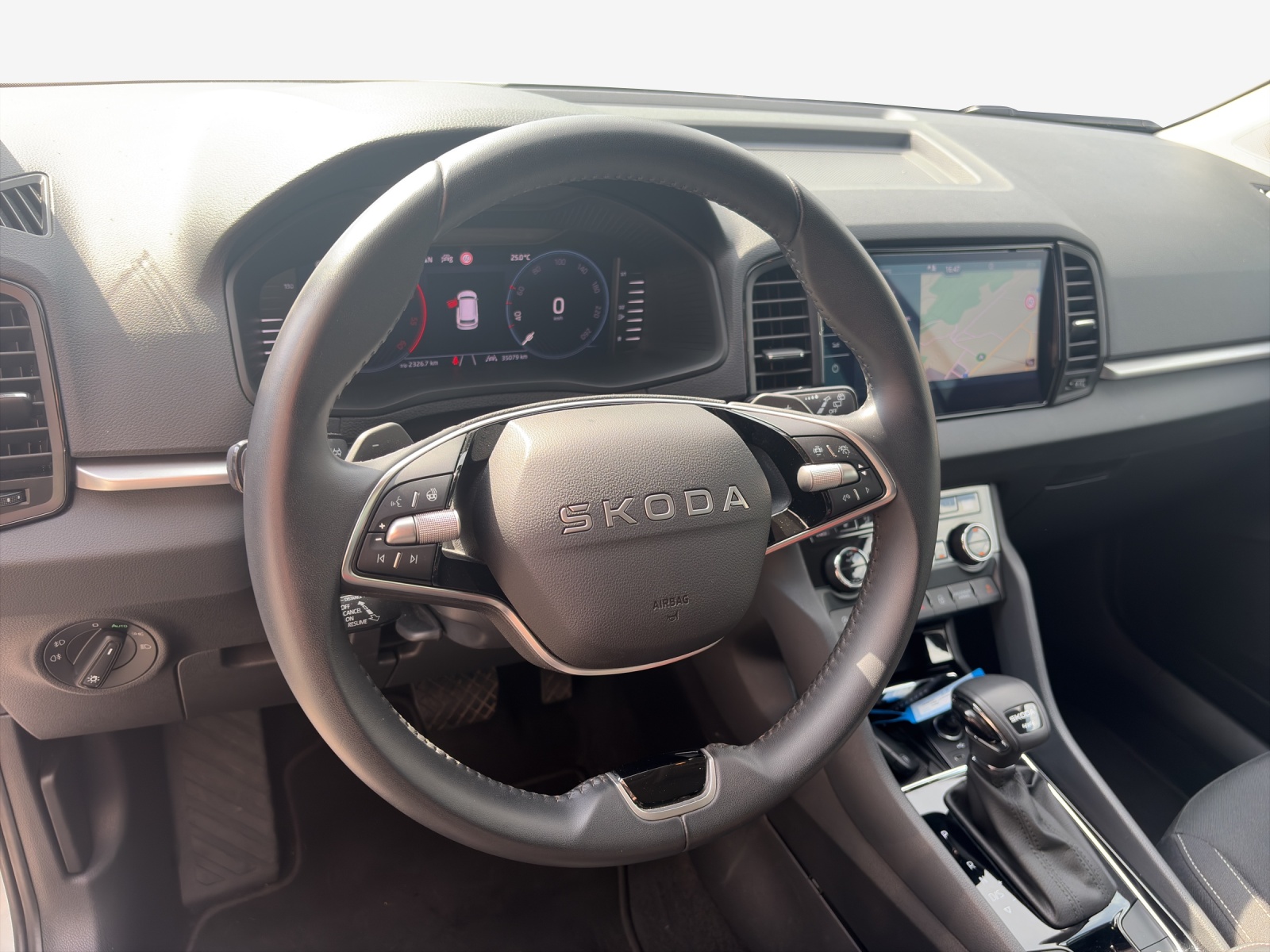 SKODA Karoq 2.0 TDI CR Selection 4x4 DSG-image-9