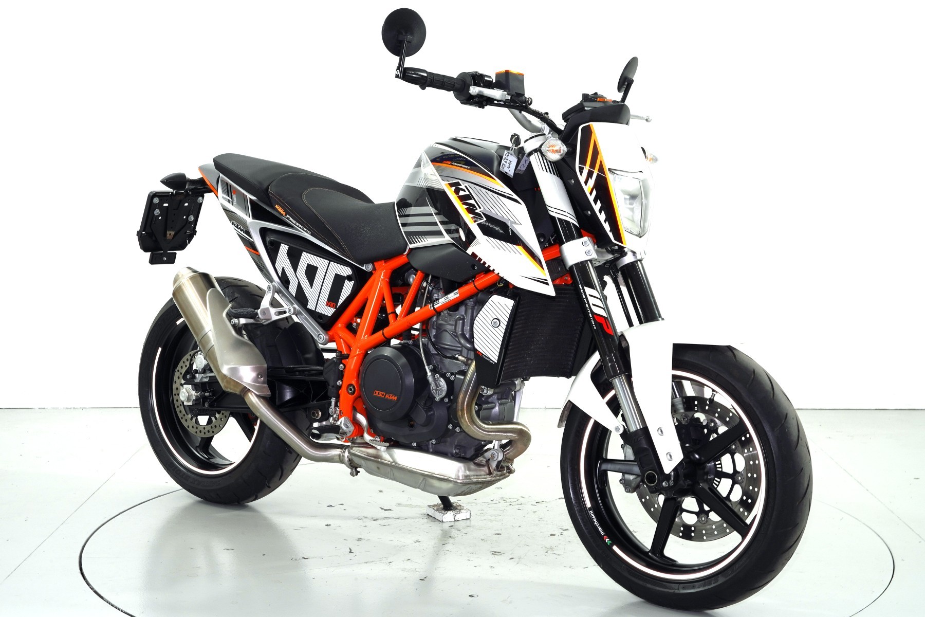 KTM Duke 690 ABS-showroom-element-1