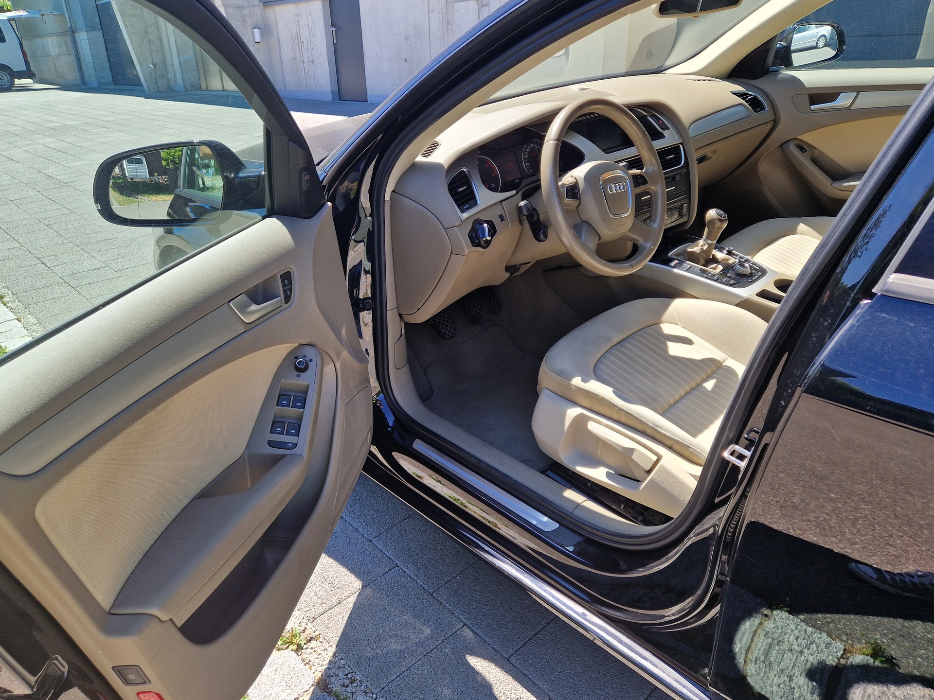 AUDI A4-image-10