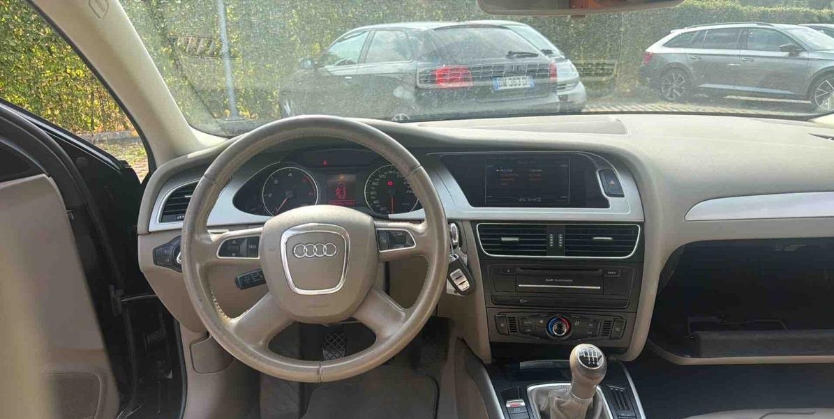 AUDI A4-image-8