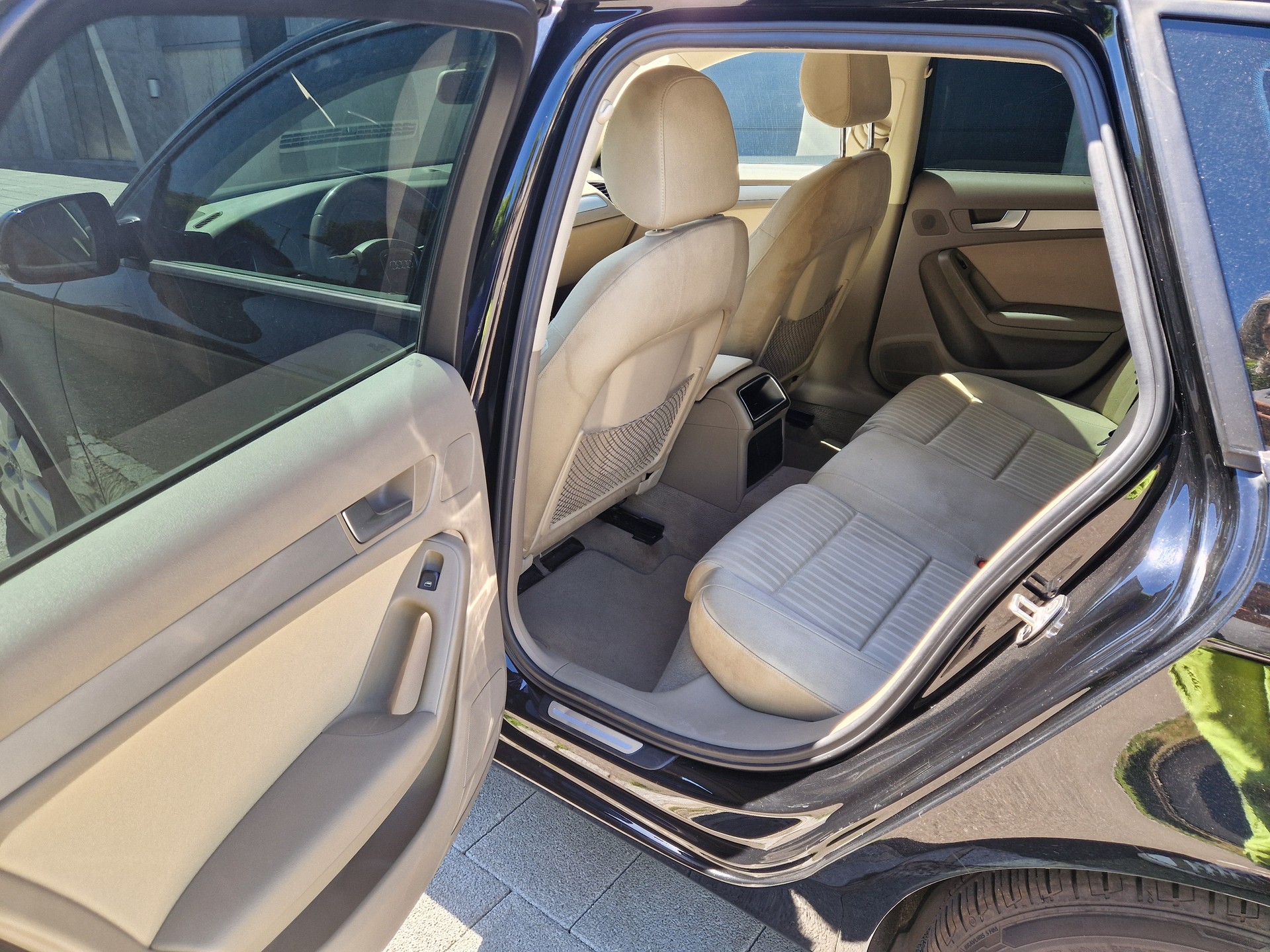 AUDI A4-image-9
