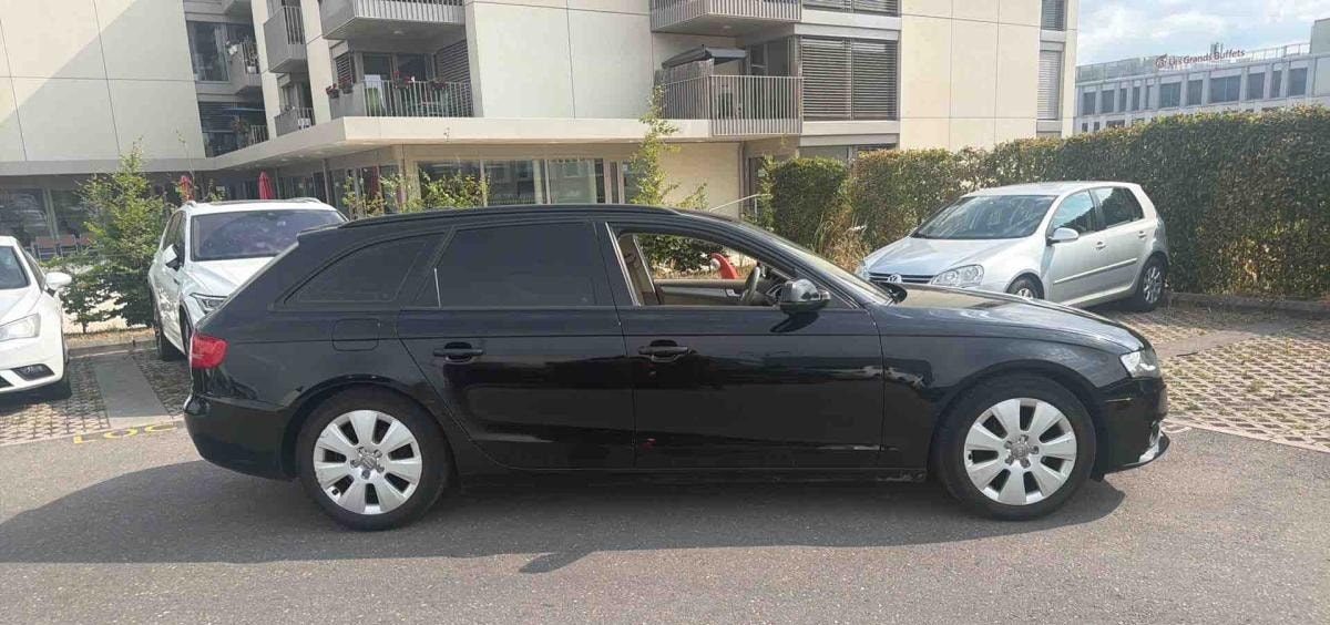 AUDI A4-image-2