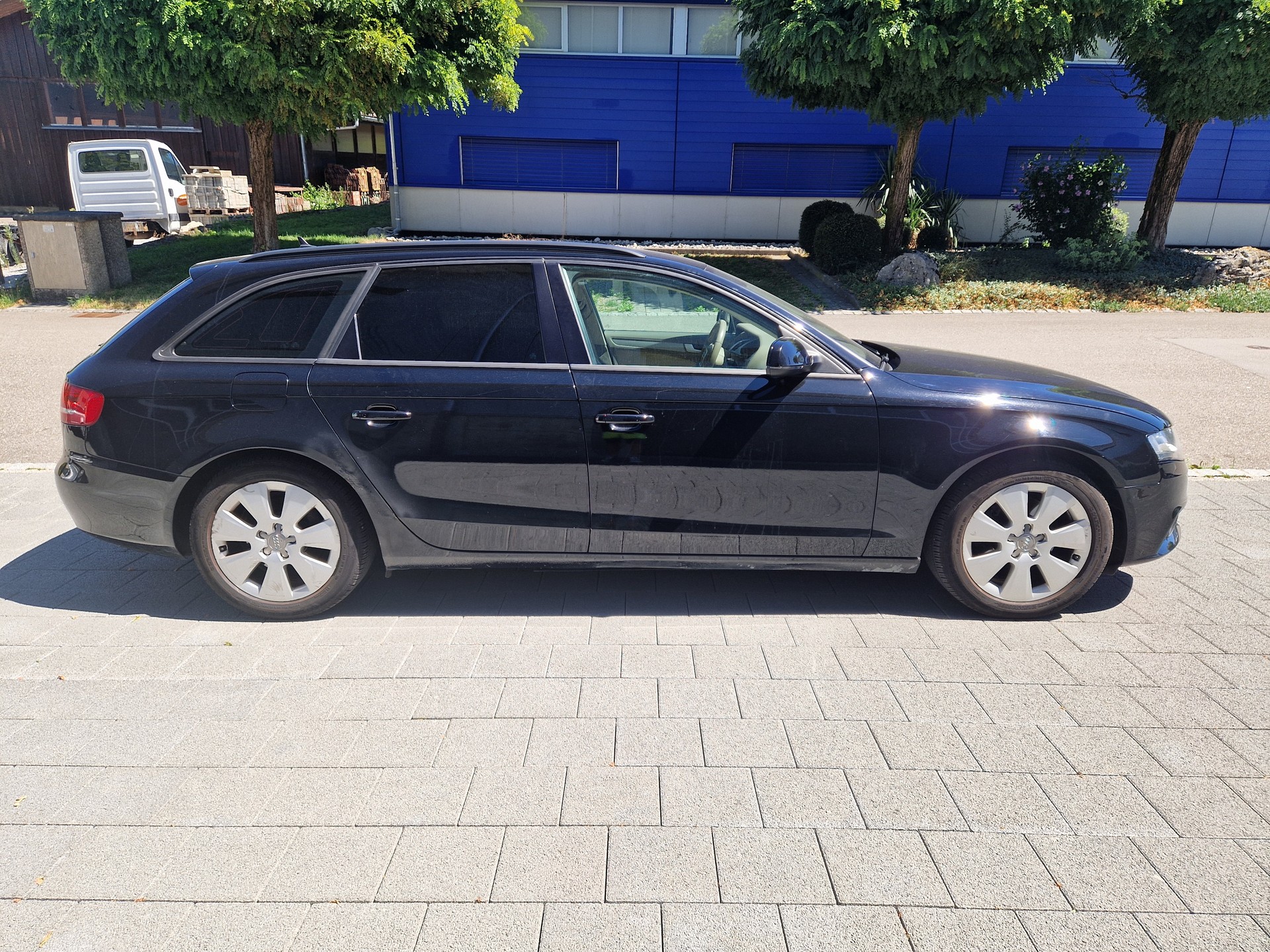 AUDI A4-image-3
