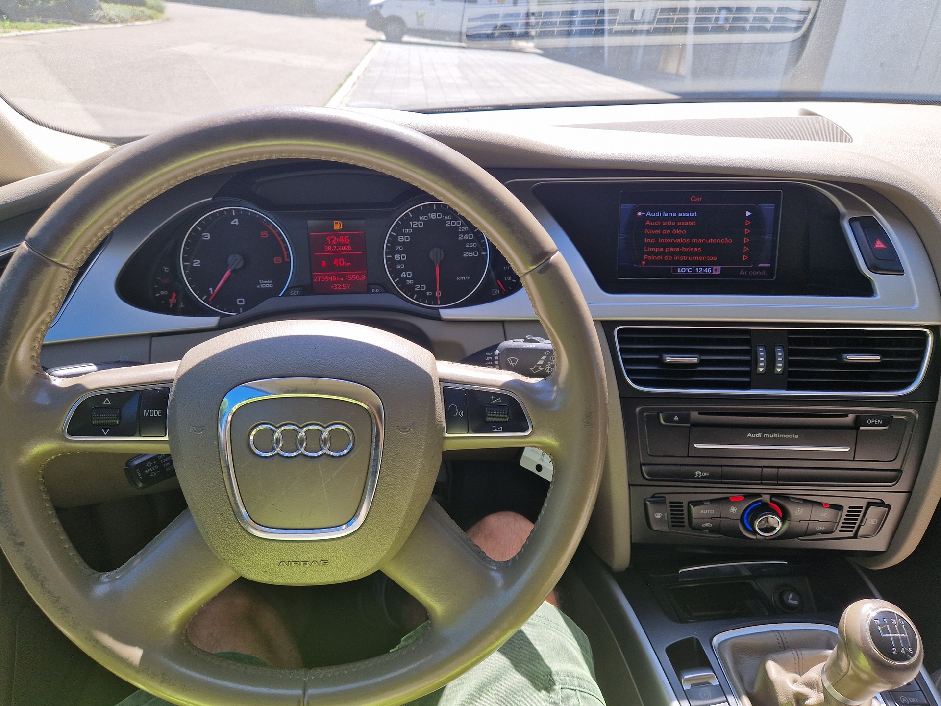 AUDI A4-image-11