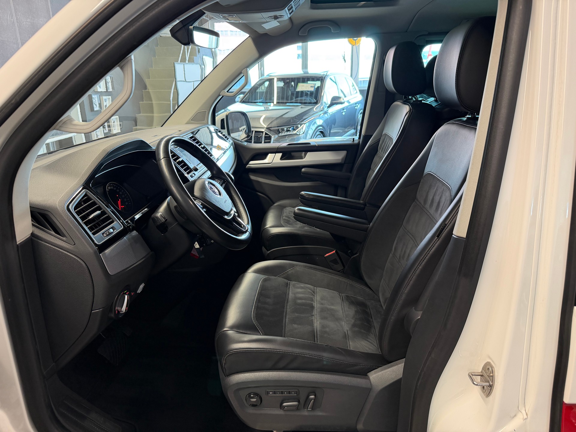 VW T6 Multivan 2.0 TDI Bulli Highline 4Motion DSG-image-8