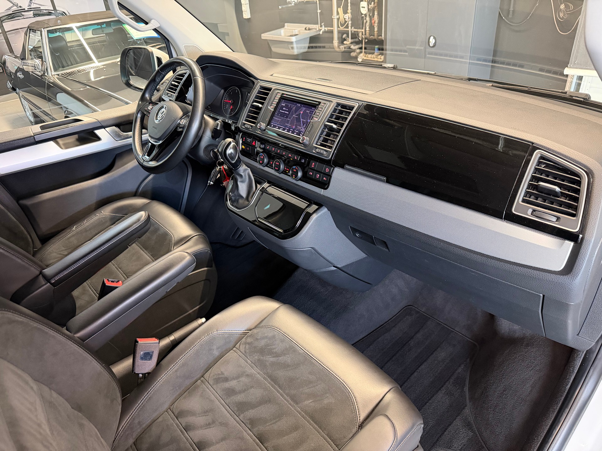 VW T6 Multivan 2.0 TDI Bulli Highline 4Motion DSG-image-12