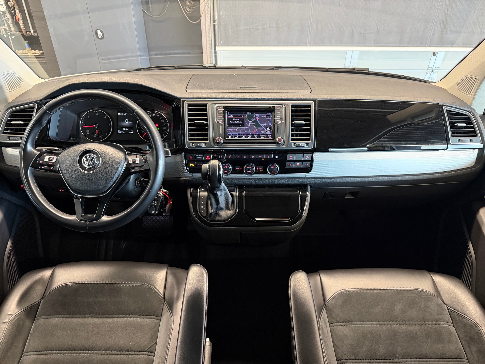 VW T6 Multivan 2.0 TDI Bulli Highline 4Motion DSG-image-15