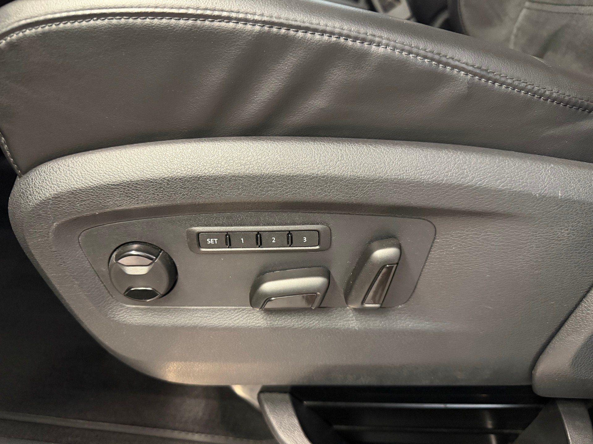 VW T6 Multivan 2.0 TDI Bulli Highline 4Motion DSG-image-13