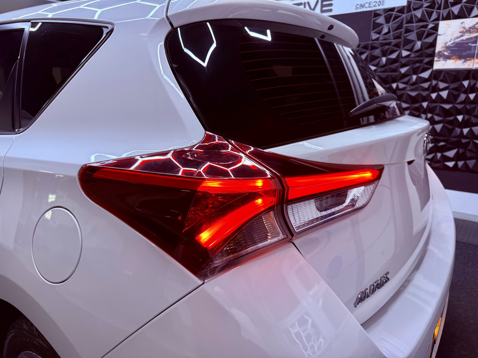 TOYOTA Auris 1.8 HSD Trend e-CVT-image-11
