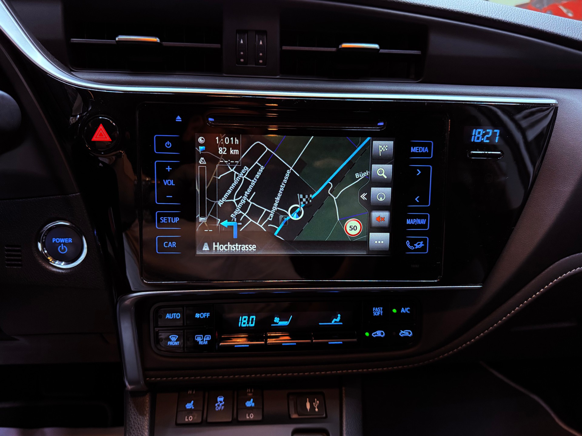TOYOTA Auris 1.8 HSD Trend e-CVT-image-18