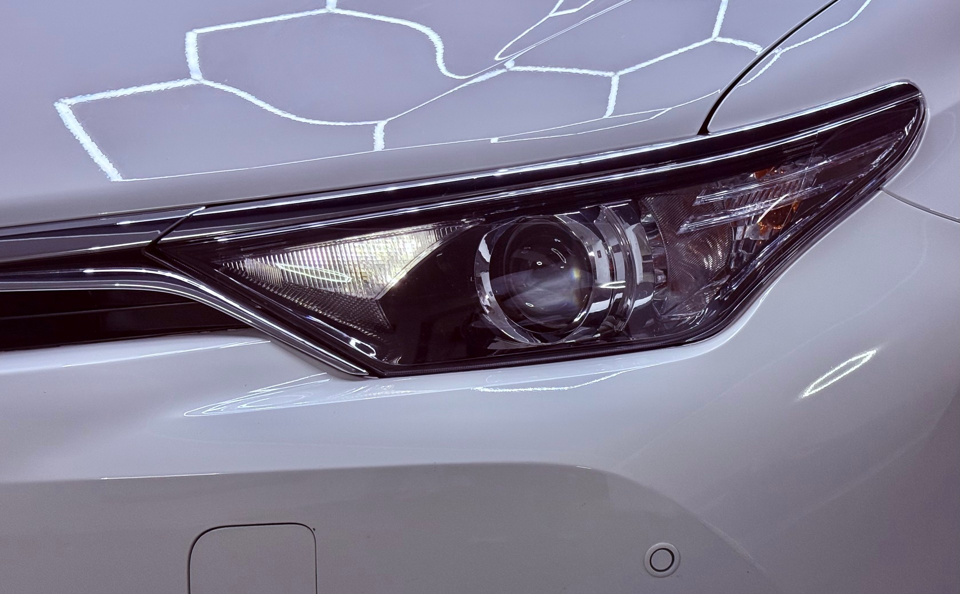 TOYOTA Auris 1.8 HSD Trend e-CVT-image-7