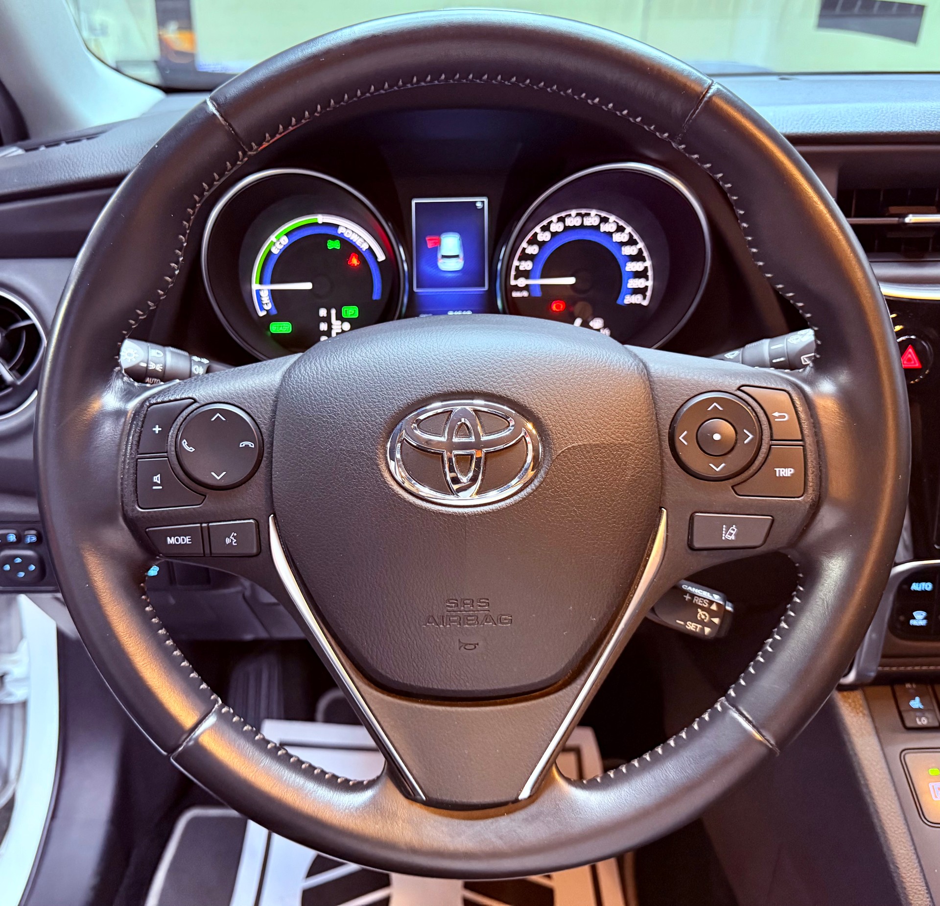 TOYOTA Auris 1.8 HSD Trend e-CVT-image-16