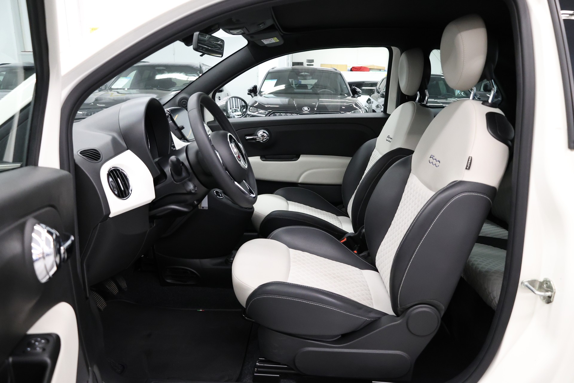 FIAT 500 C 1.0 Hybrid Dolcevita-image-12