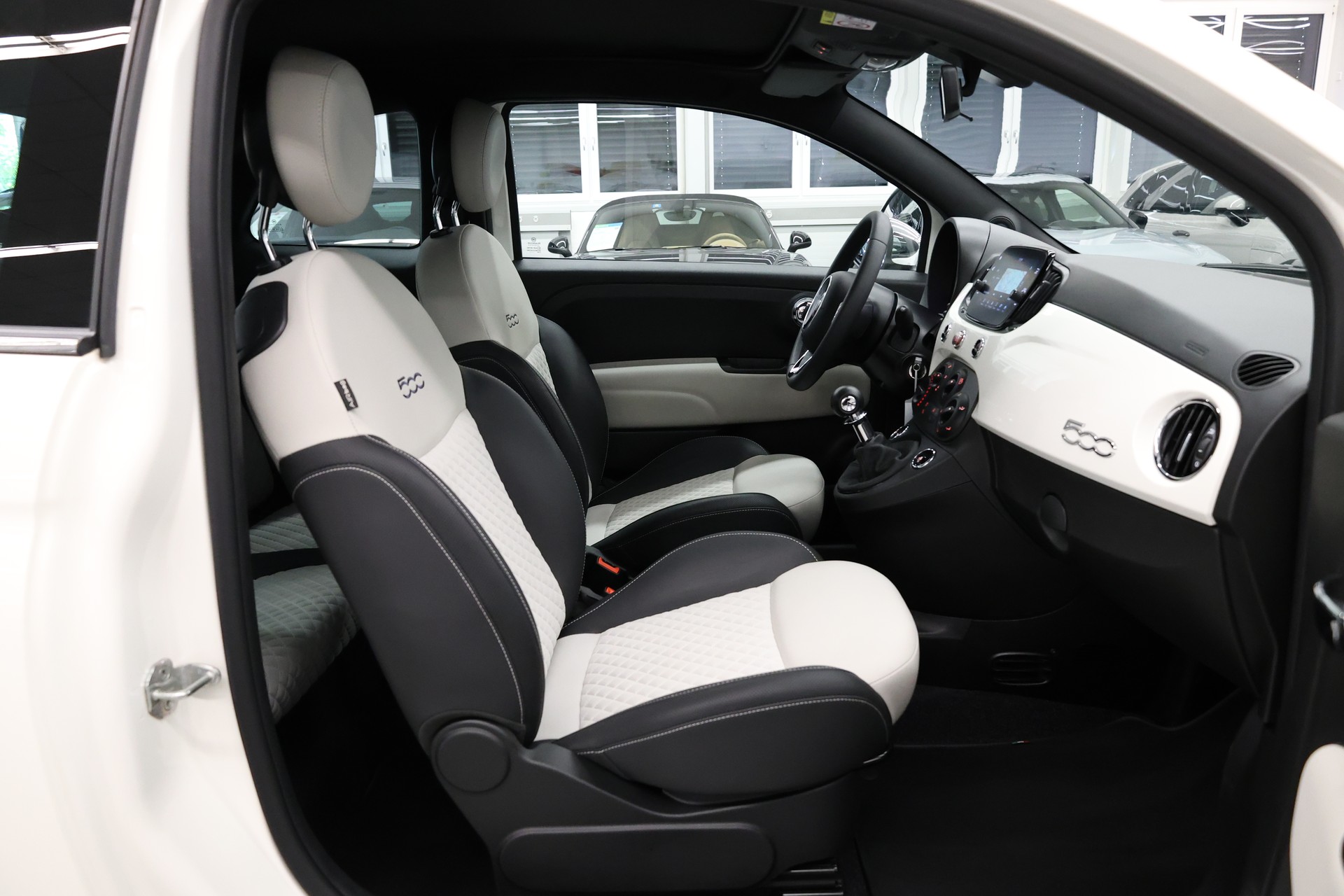 FIAT 500 C 1.0 Hybrid Dolcevita-image-11