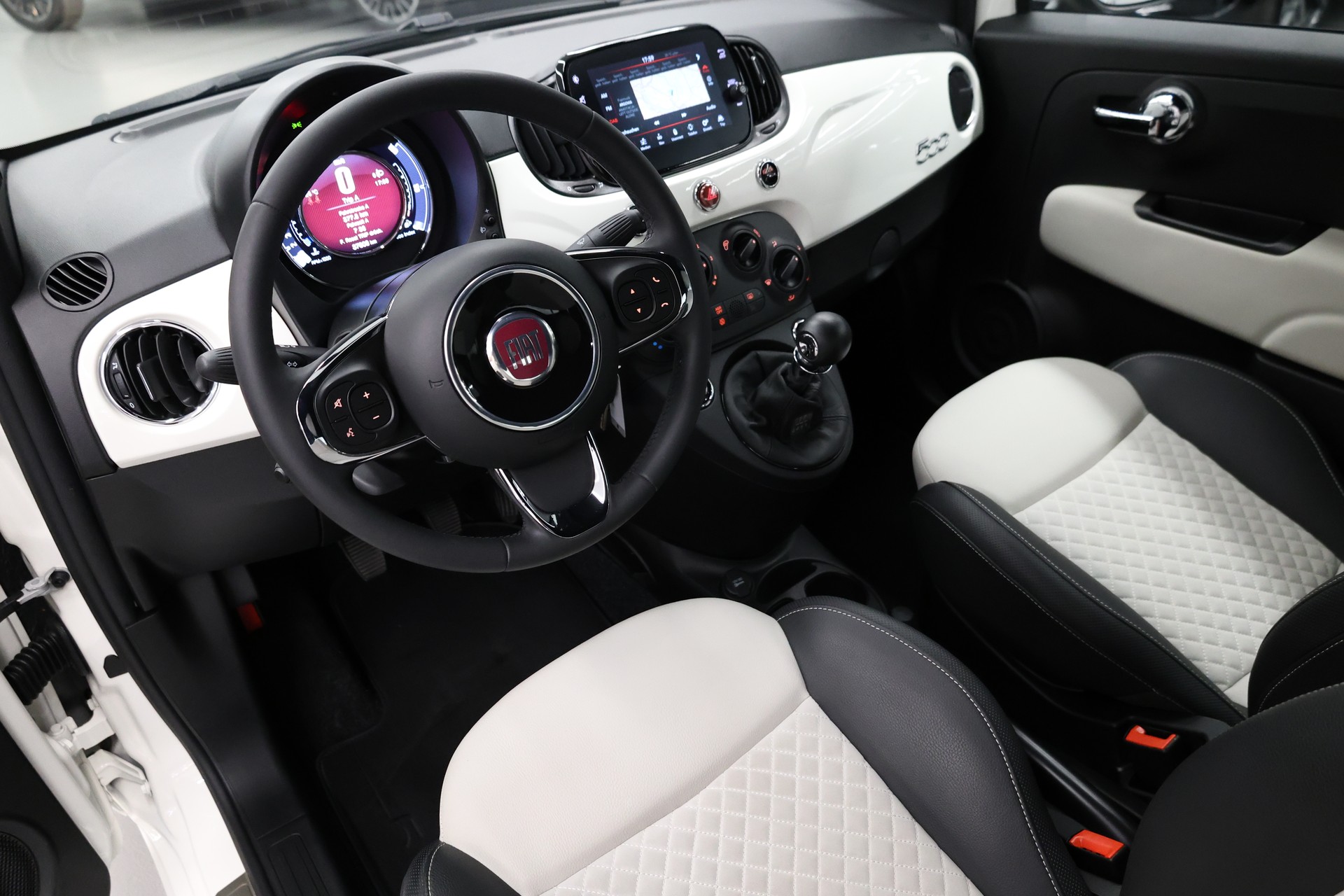 FIAT 500 C 1.0 Hybrid Dolcevita-image-13