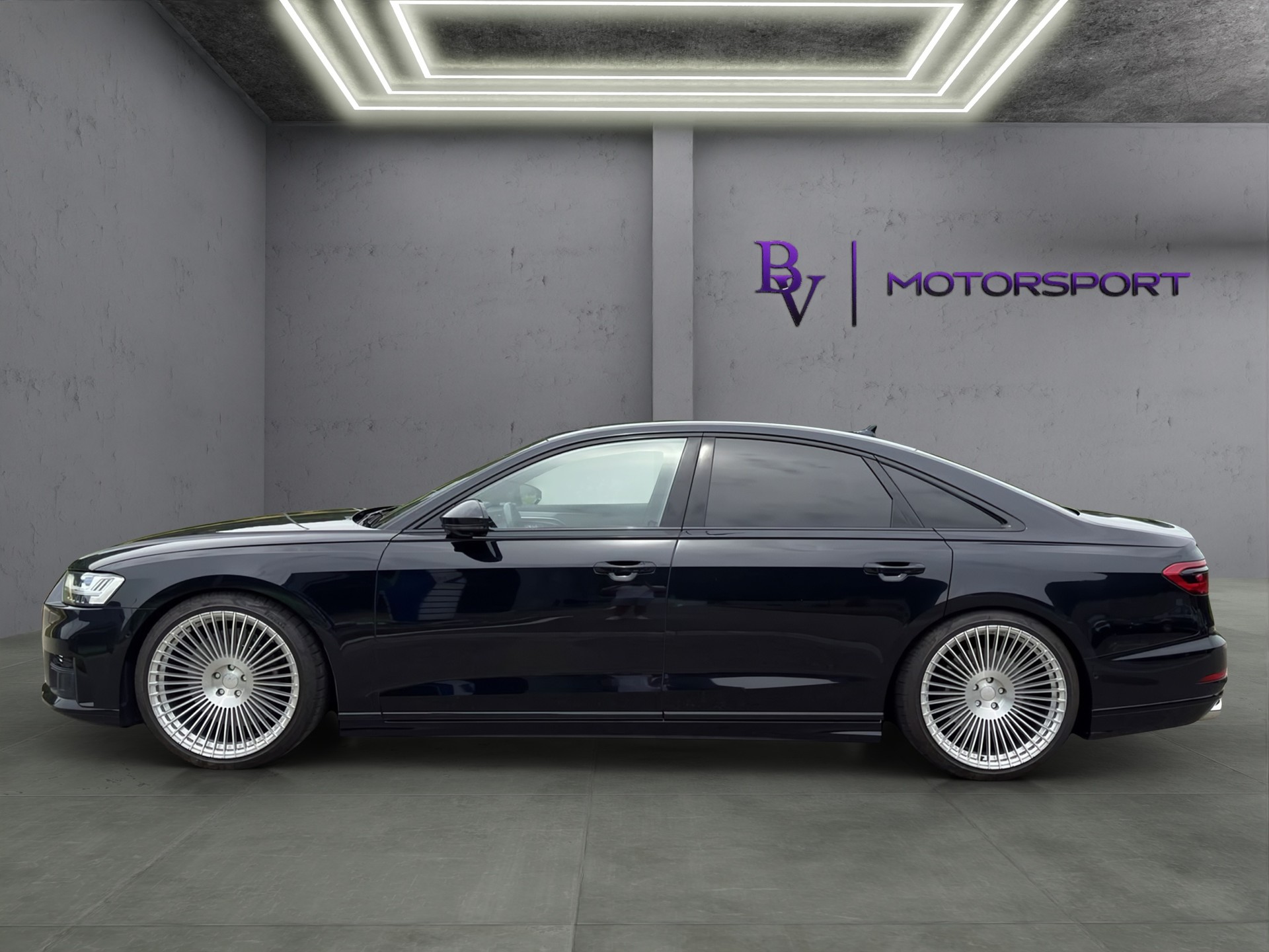 AUDI S8 TFSI quattro tiptronic-image-2