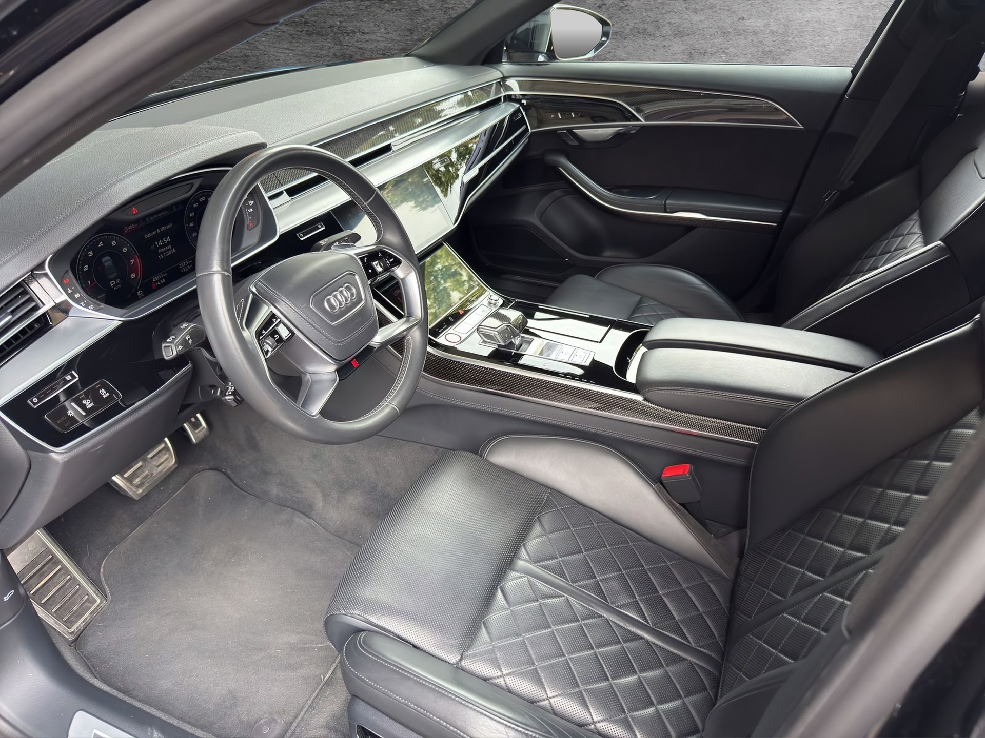AUDI S8 TFSI quattro tiptronic-image-1