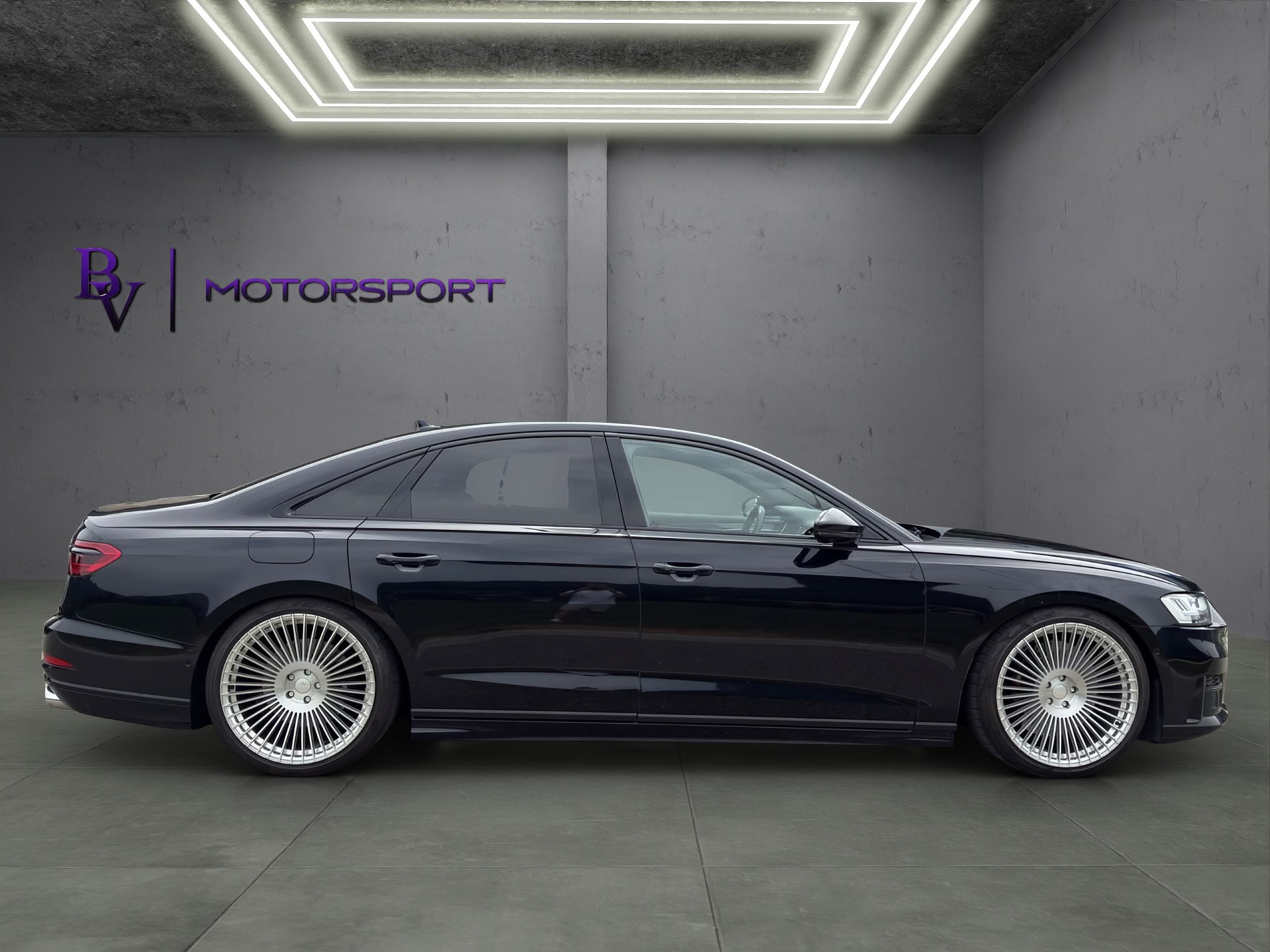 AUDI S8 TFSI quattro tiptronic-image-8