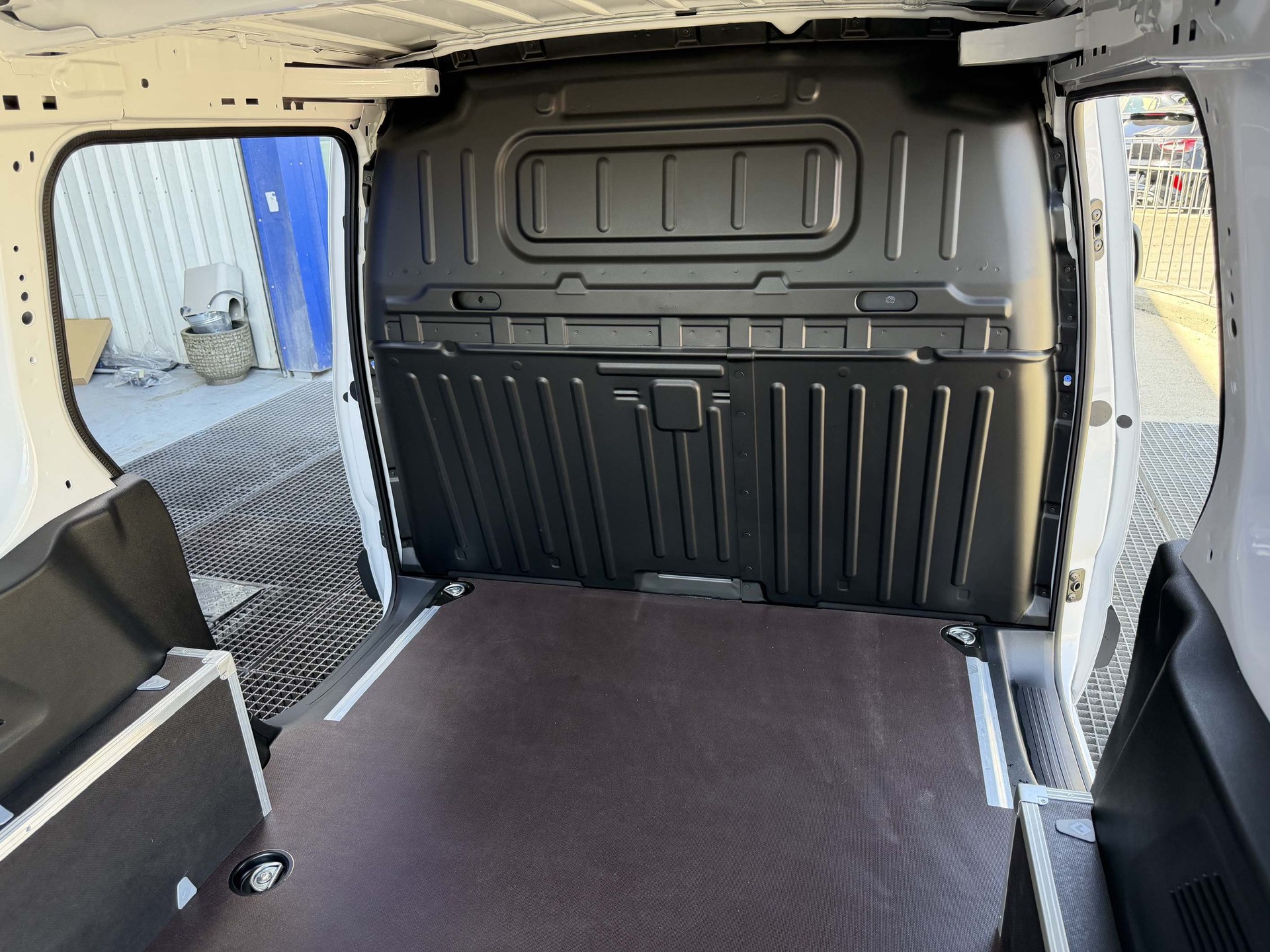 CITROEN Berlingo M 1.5 BlueHDi * 2 Schiebetüren *-image-9