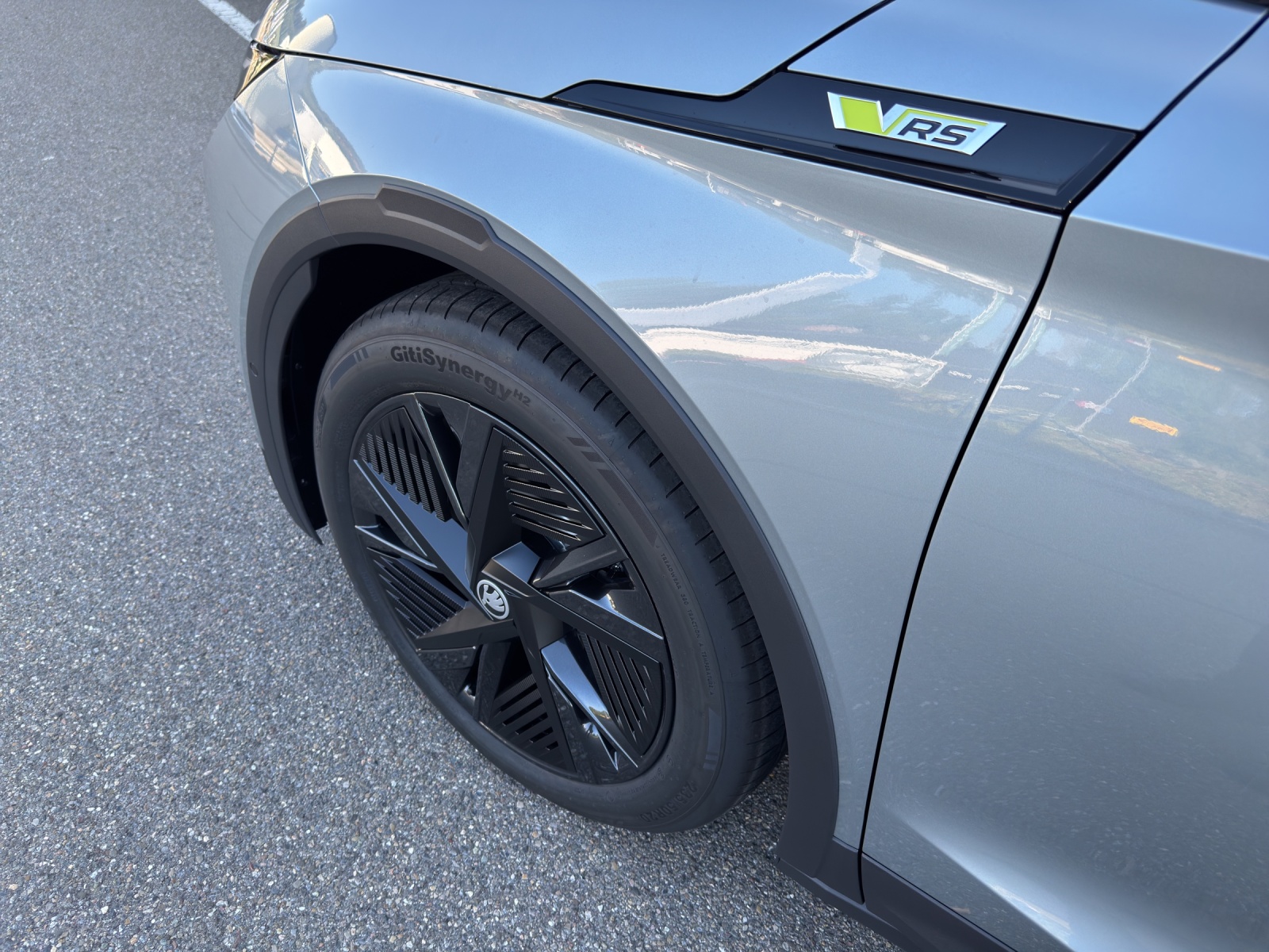 SKODA Elroq RS 4x4-image-17