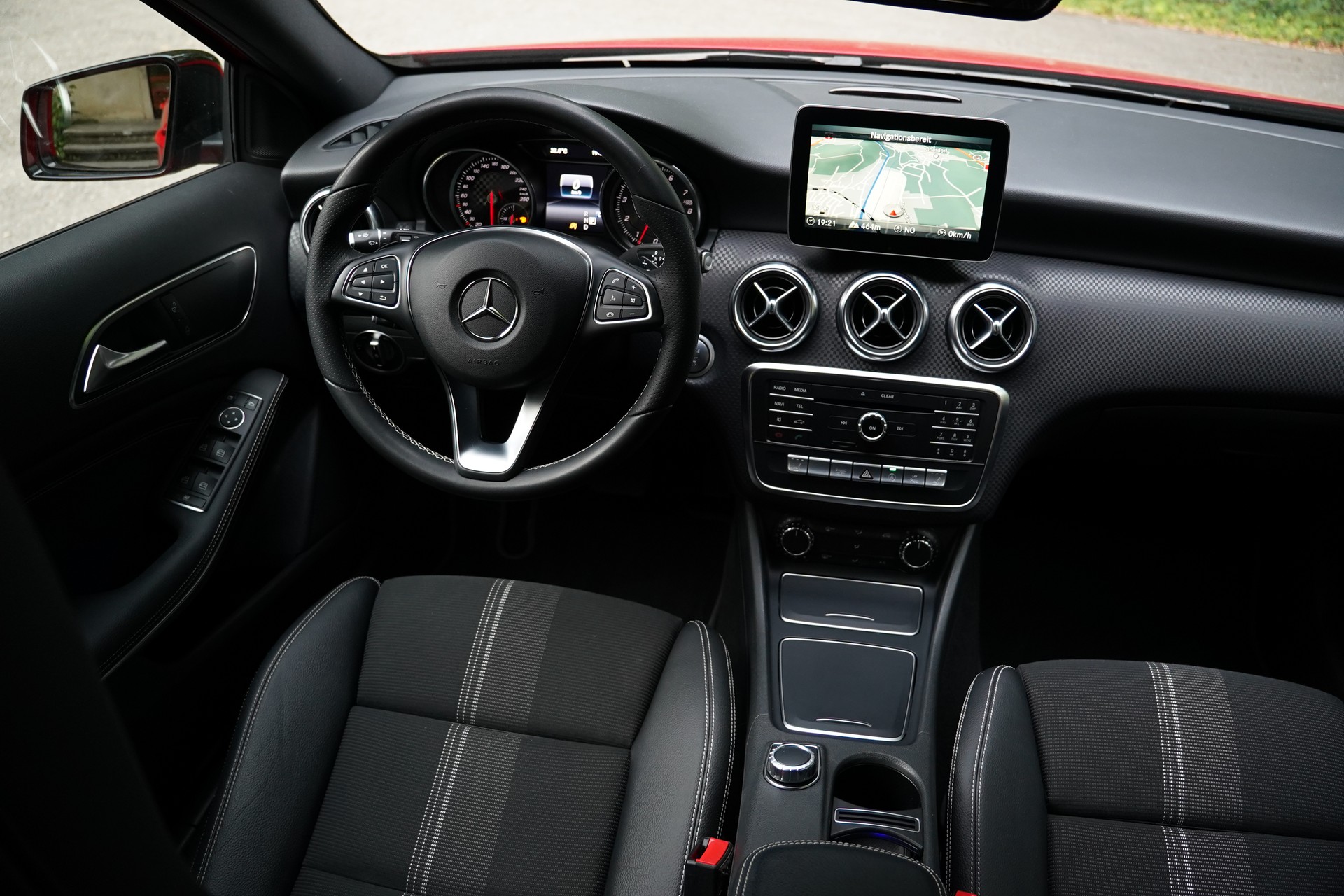 MERCEDES-BENZ A 200 Urban 7G-DCT-image-21