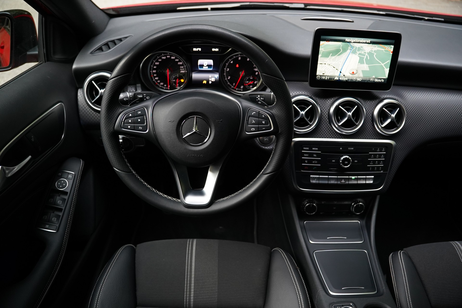 MERCEDES-BENZ A 200 Urban 7G-DCT-image-23