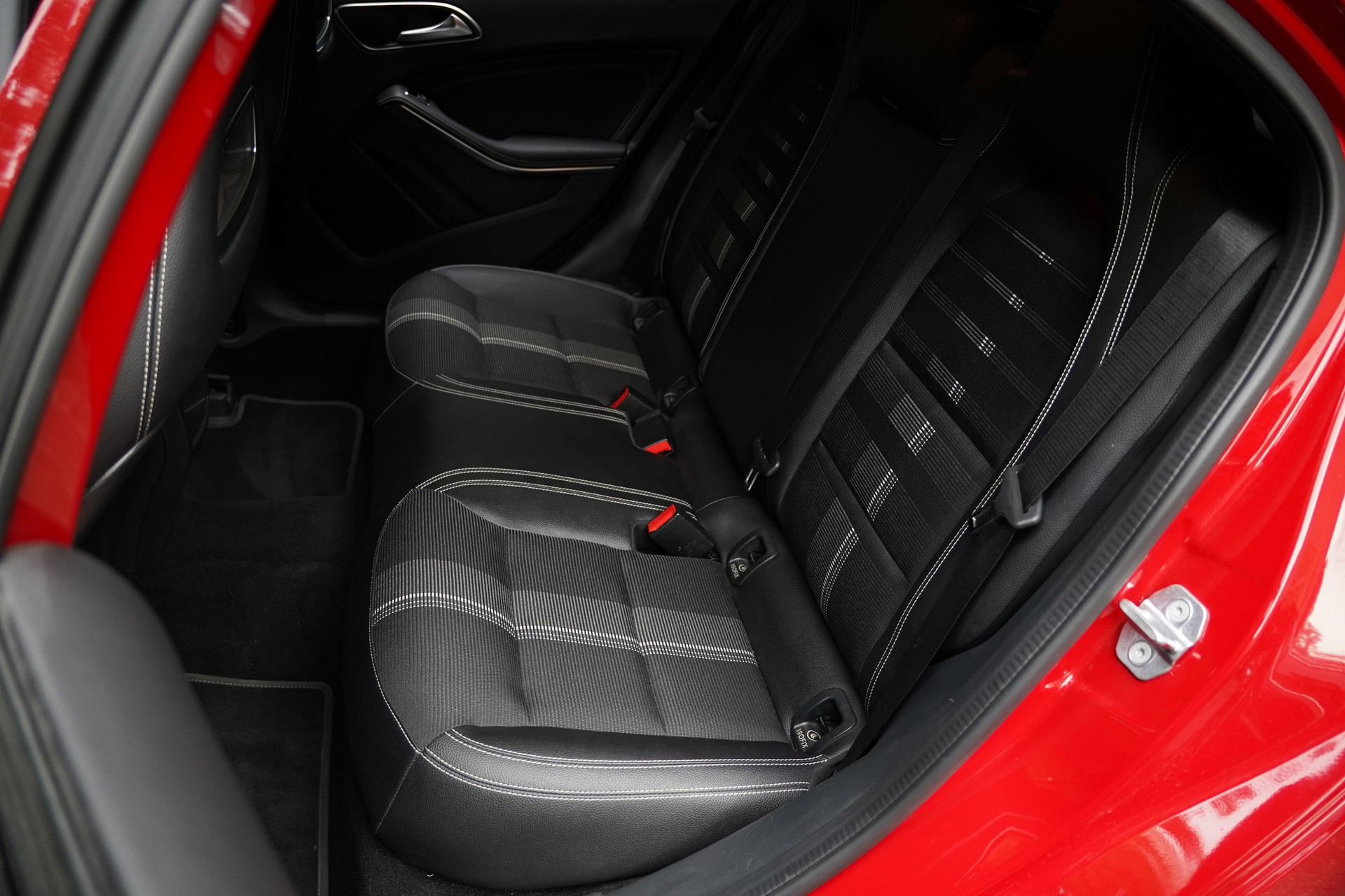 MERCEDES-BENZ A 200 Urban 7G-DCT-image-19