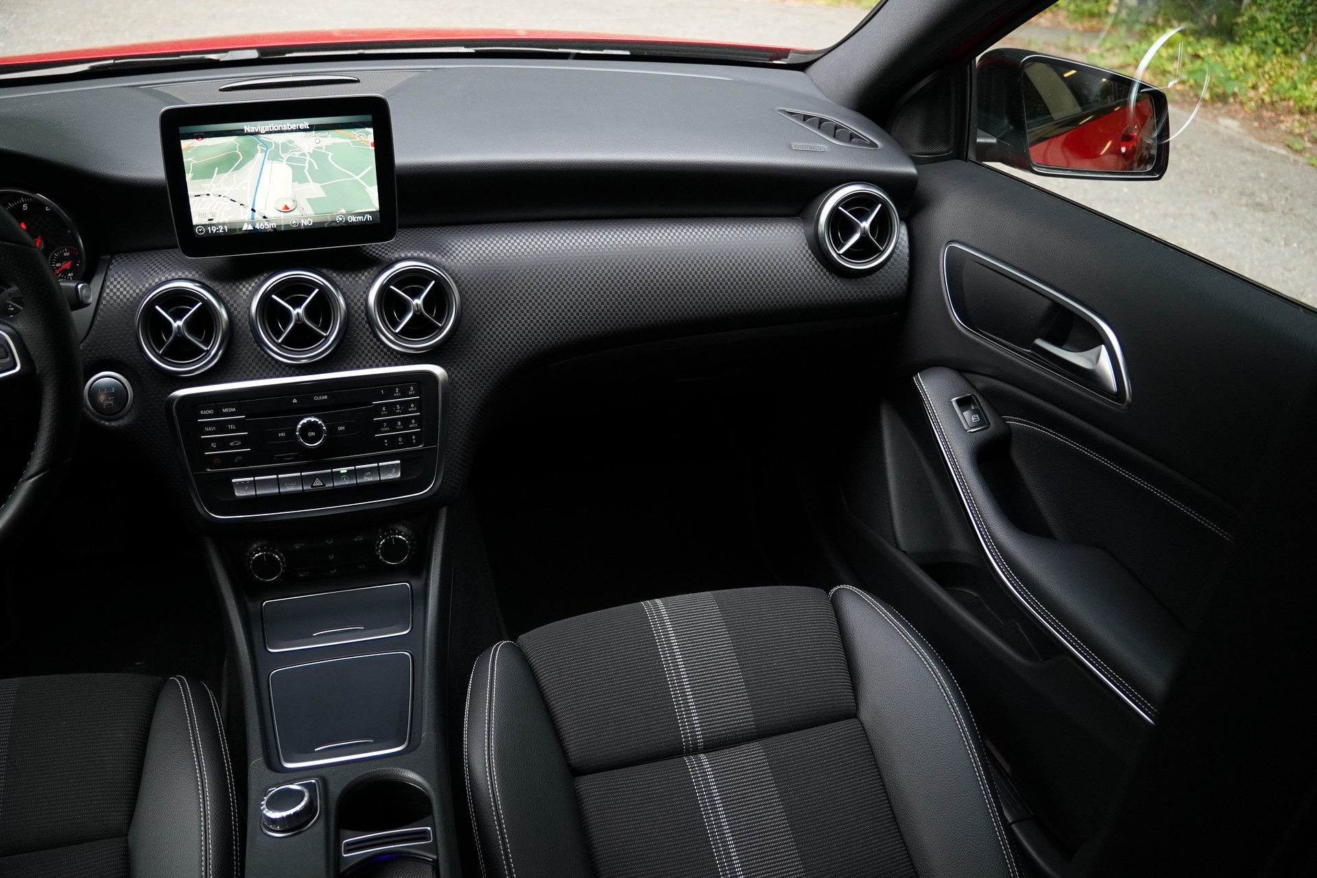 MERCEDES-BENZ A 200 Urban 7G-DCT-image-22