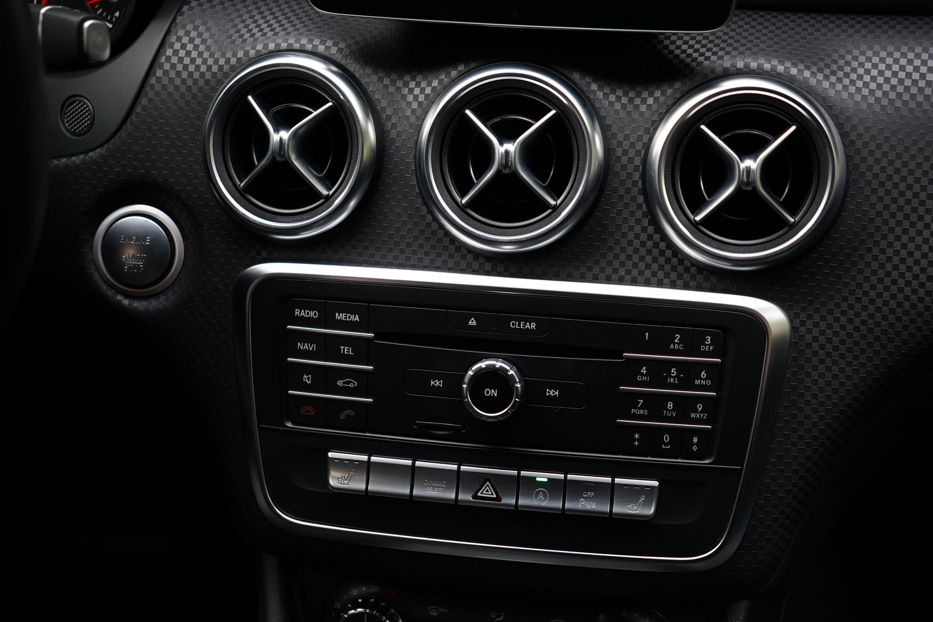 MERCEDES-BENZ A 200 Urban 7G-DCT-image-24