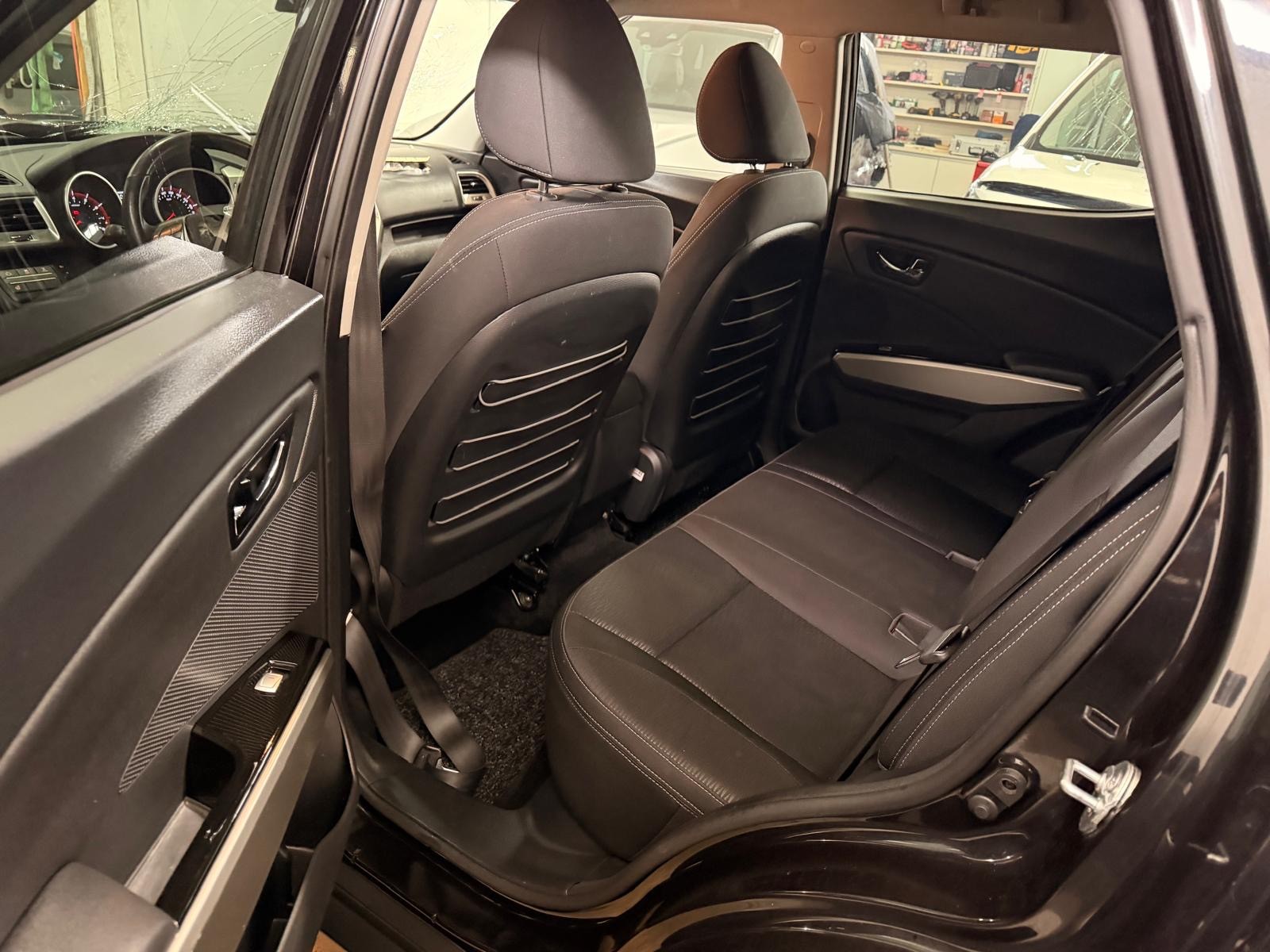 KGM-SsangYong Tivoli 1.6 e-XGi Quartz 4WD Automatic-image-10