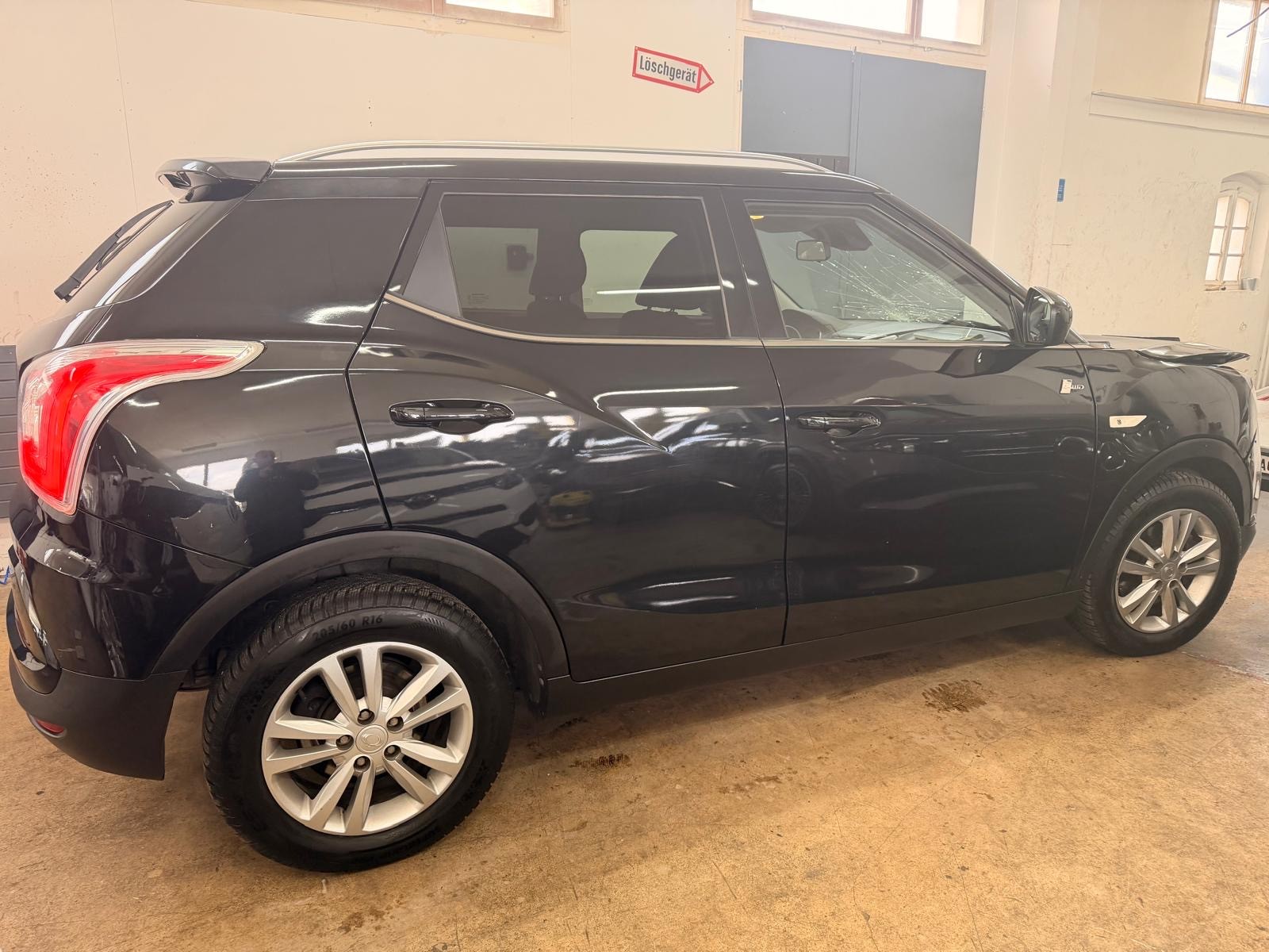 KGM-SsangYong Tivoli 1.6 e-XGi Quartz 4WD Automatic-image-0
